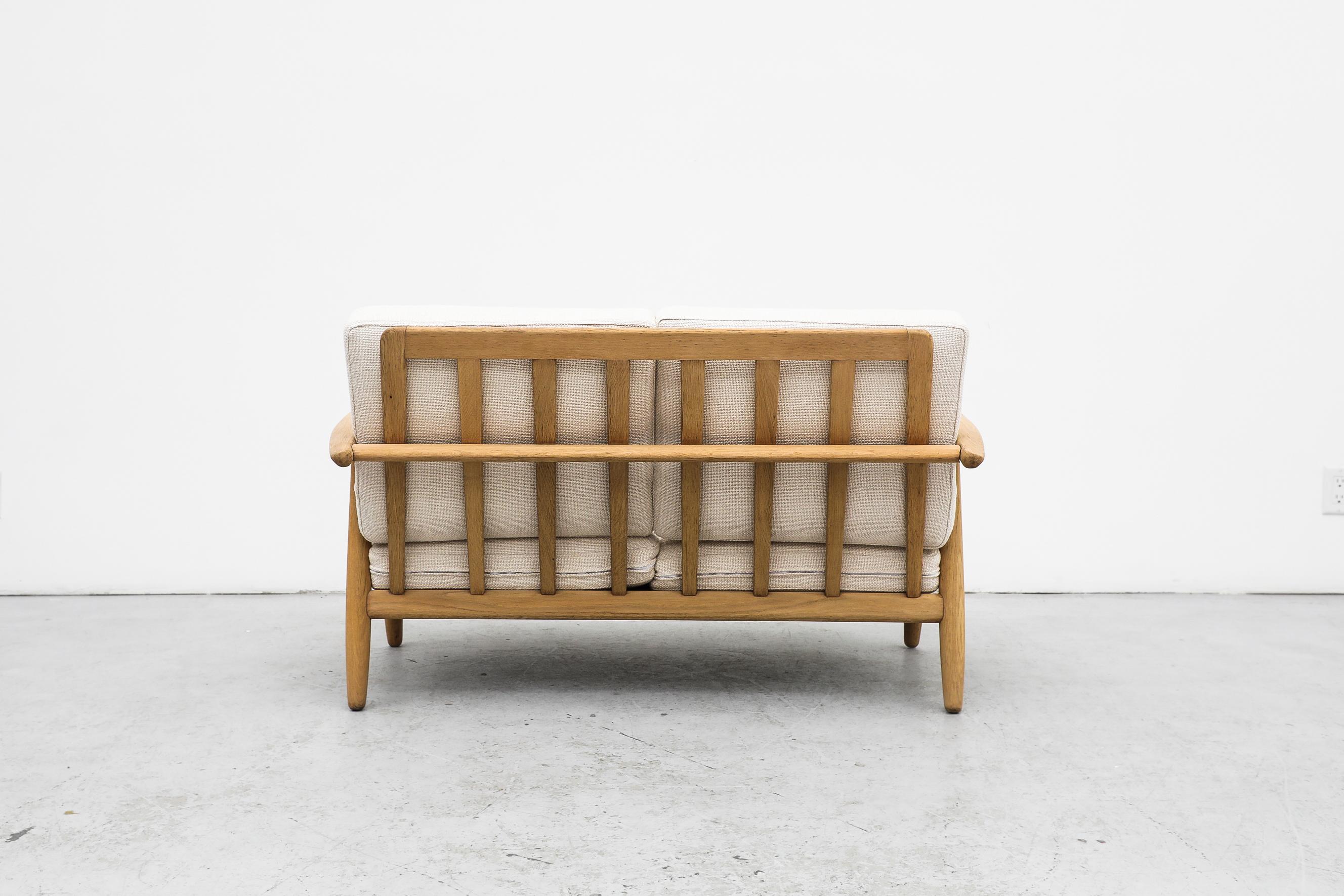 Mid-20th Century Hans Wegner Oak Cigar Sofas in White Pebbled Fabric for Getama, 1950s