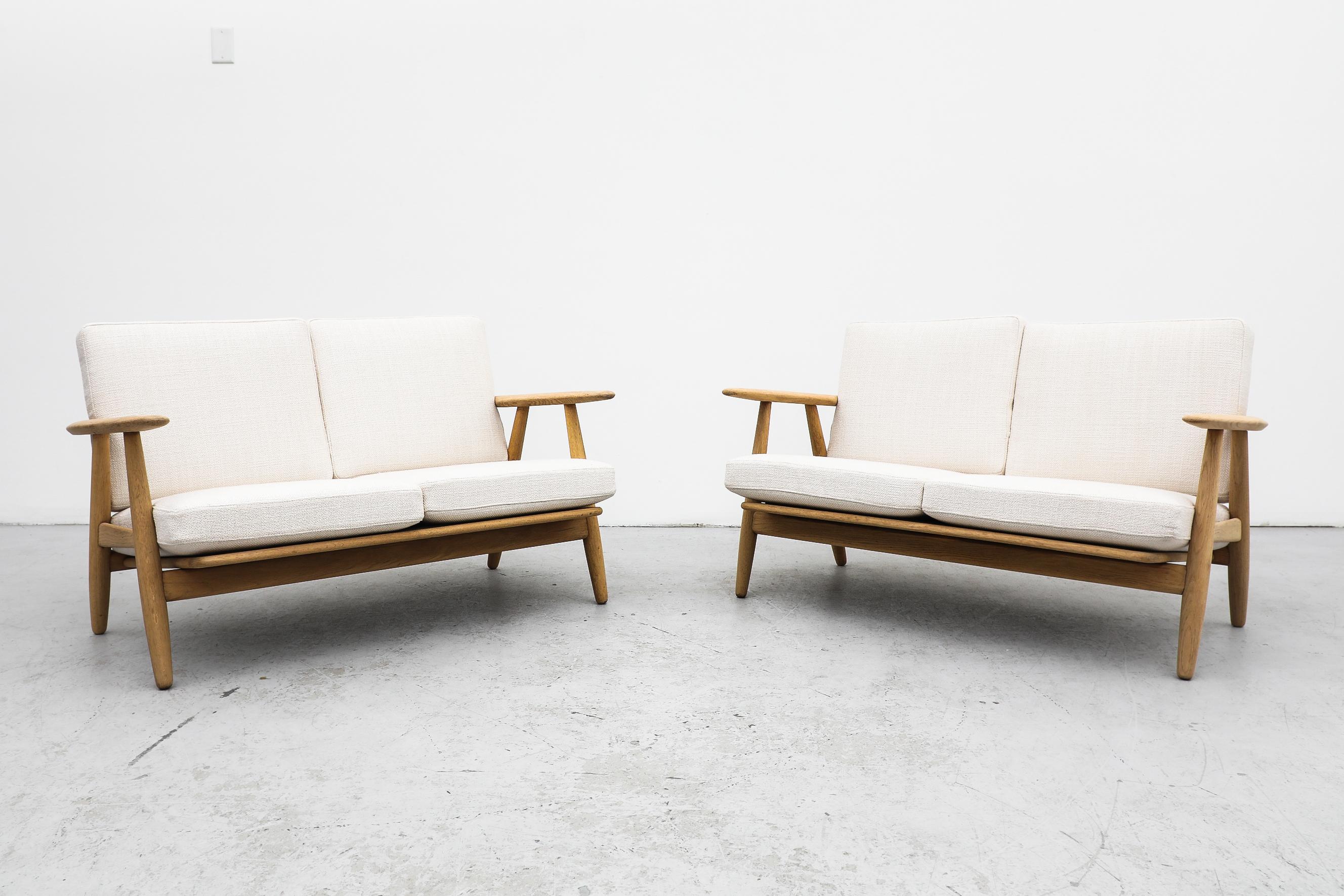 Hans Wegner Oak Cigar Sofas in White Pebbled Fabric for Getama, 1950s 1