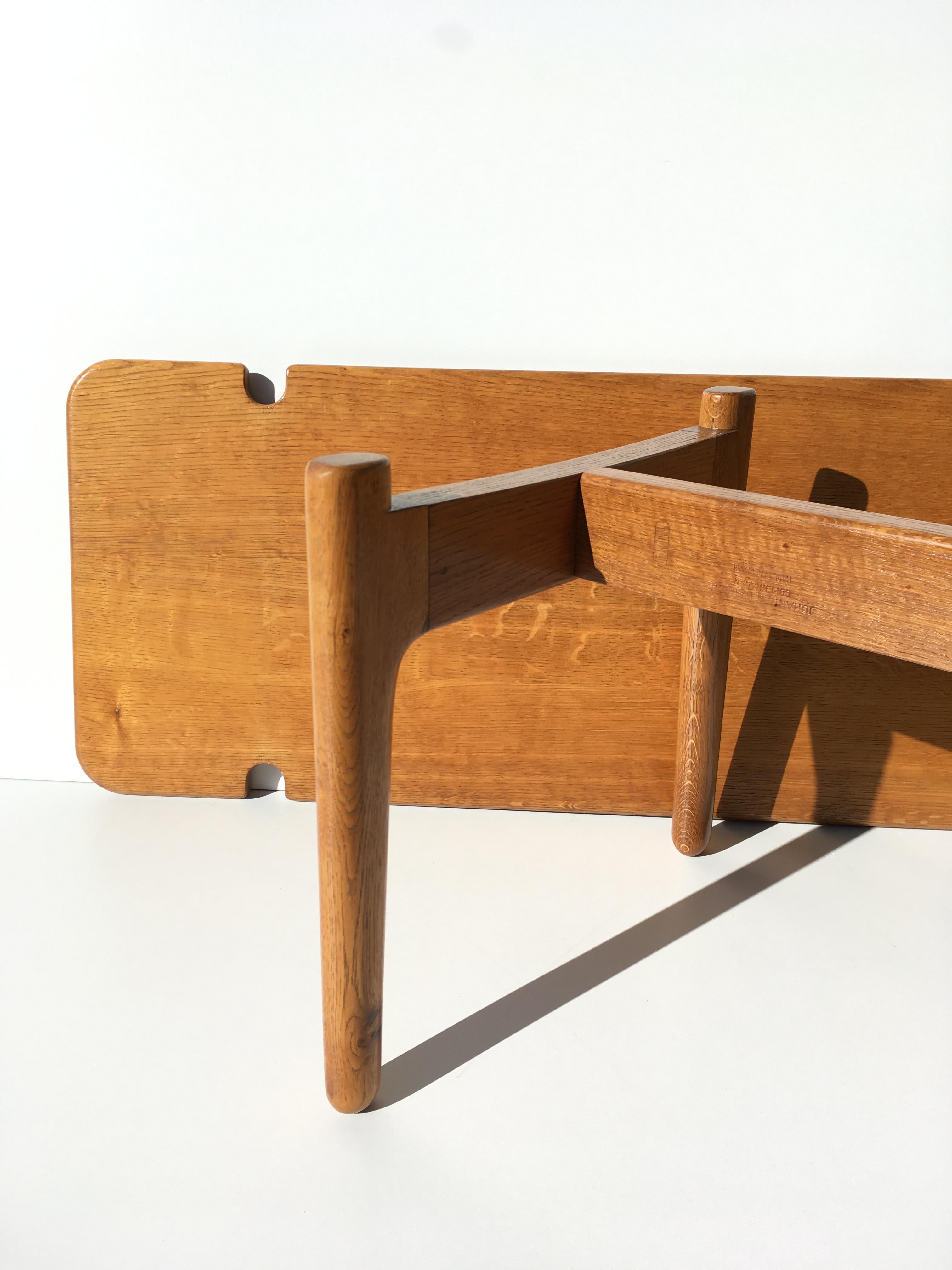 Hans Wegner Oak Coffee Table or Bench for Johannes Hansen In Good Condition In Victoria, BC