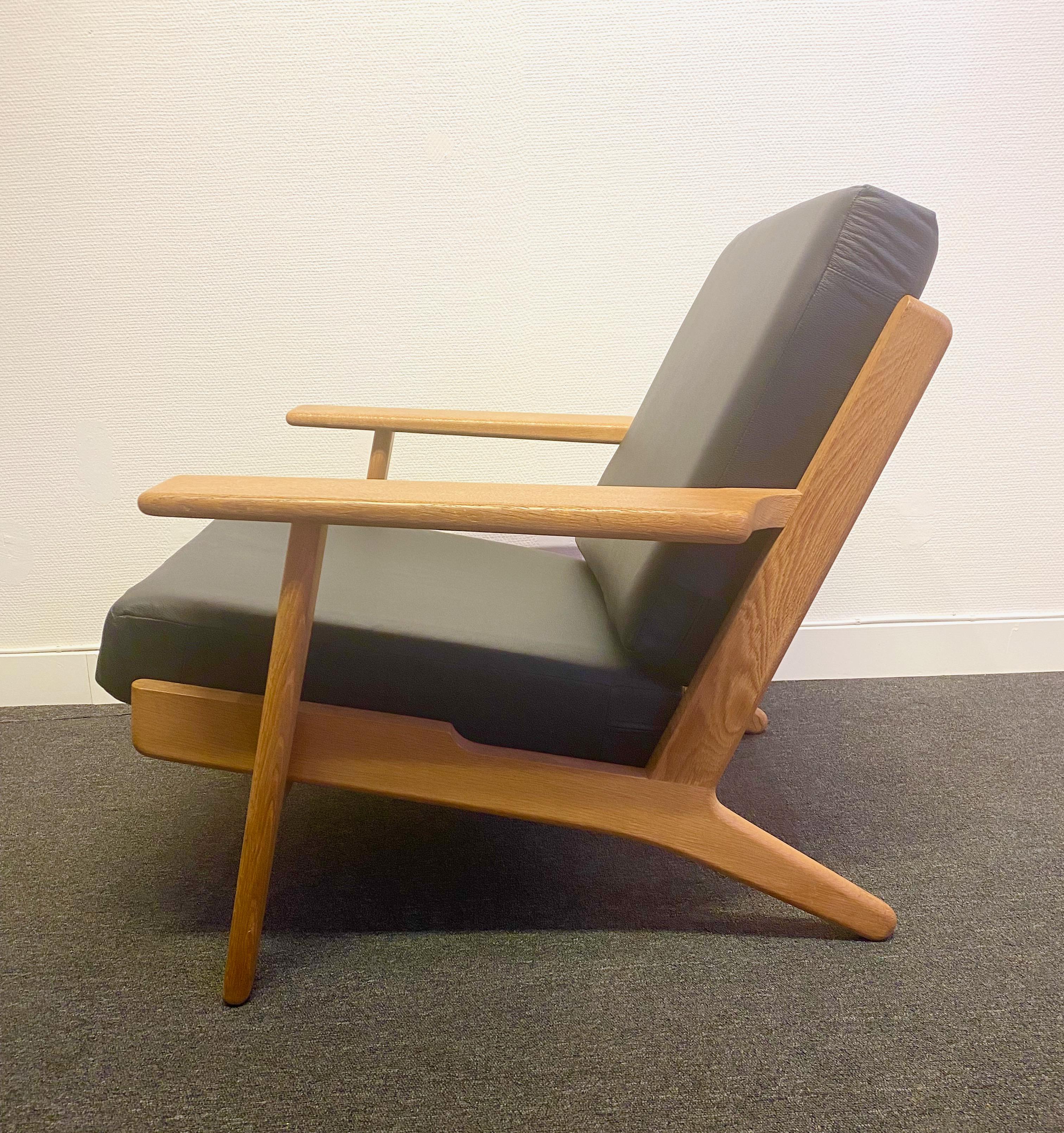 Hans J Wegner, lounge chair model 