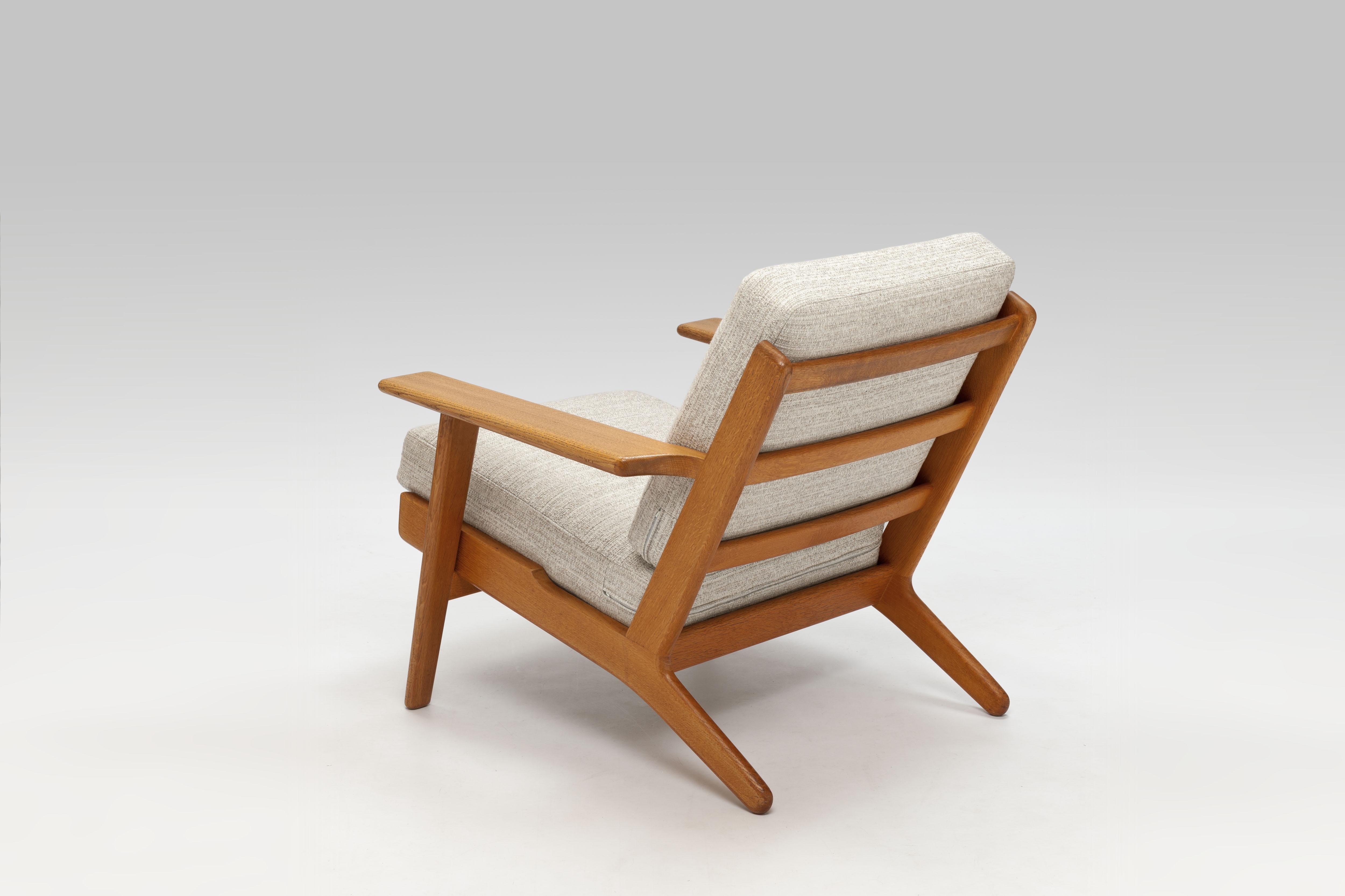 Mid-20th Century Hans Wegner Oak Lounge Chair GE290 by GETAMA '1 of 3 Chairs'