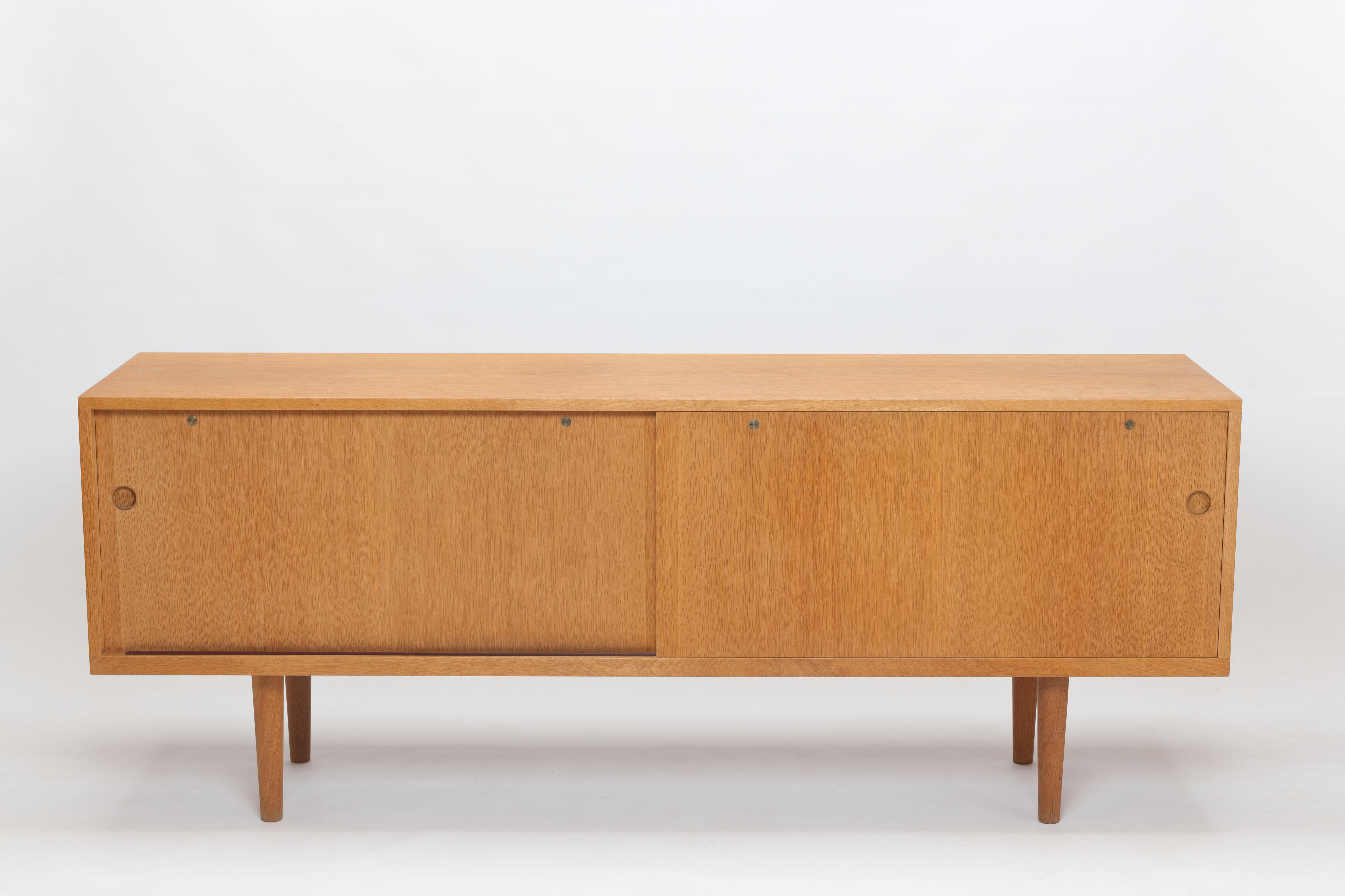 Mid-20th Century Hans Wegner Oak RY26 Sideboard by Ry Mobler, Denmark