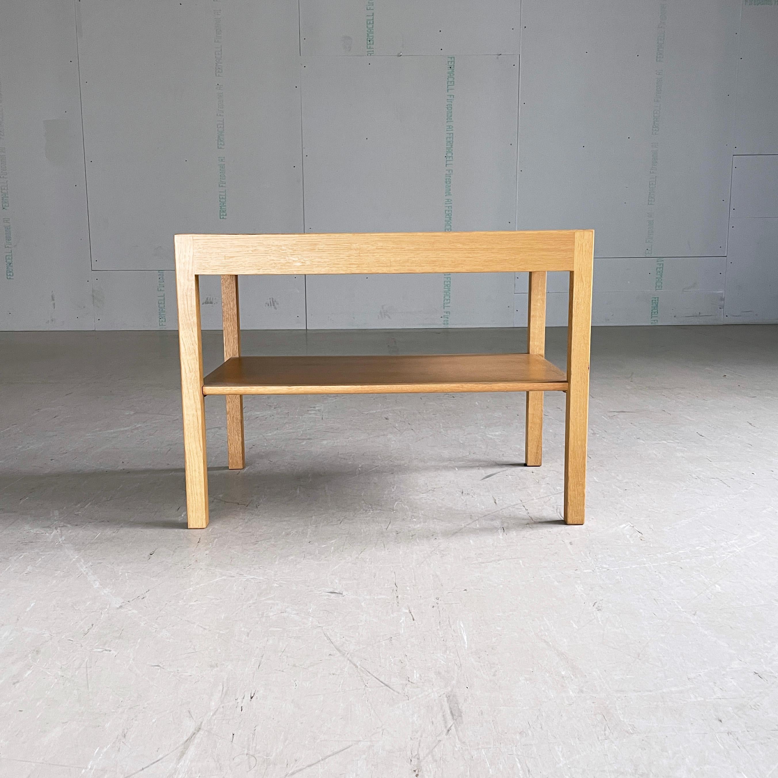 Hans Wegner oak side / coffee table for Andreas Tuck, Denmark In Good Condition For Sale In Bern, CH