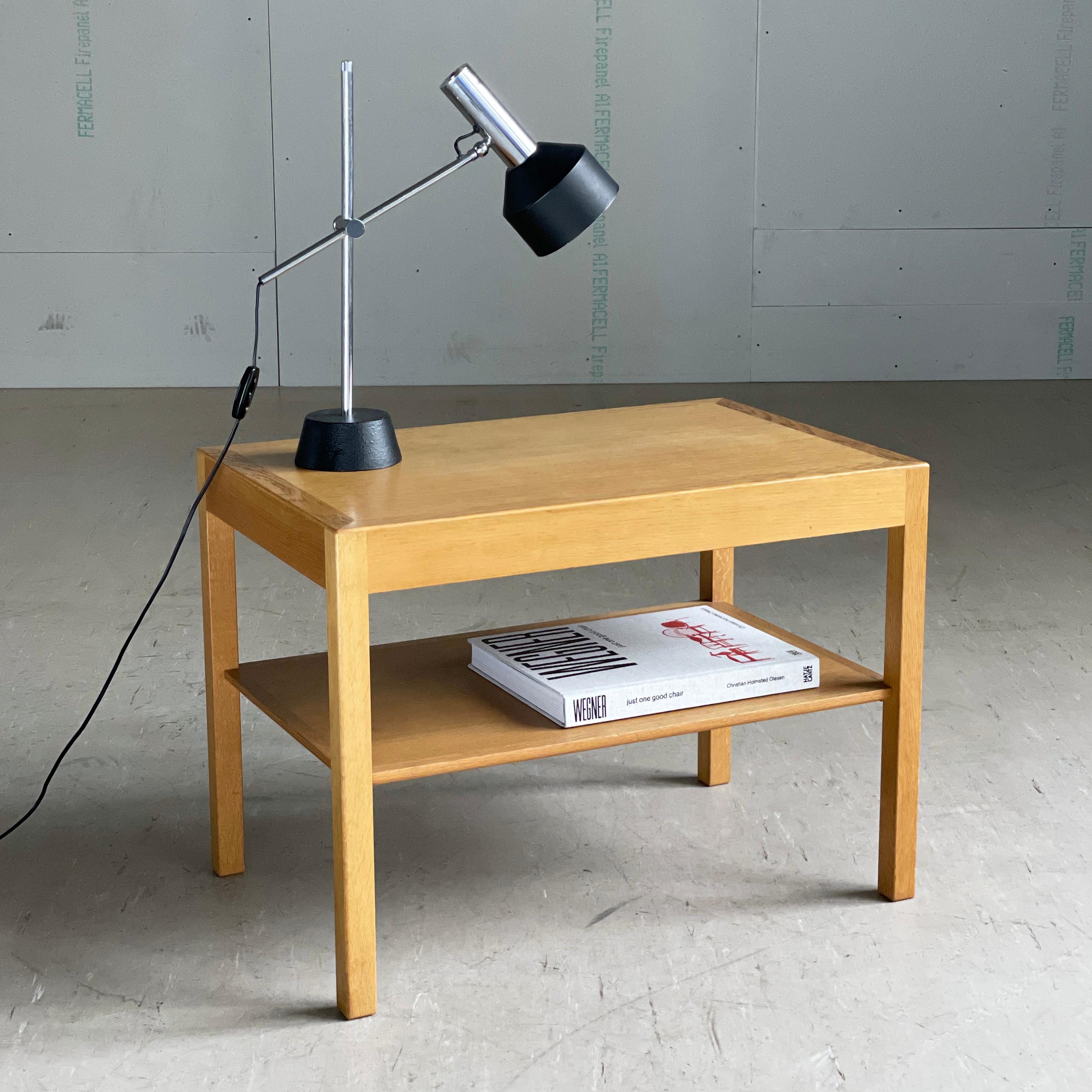 Bois Table d'appoint / table basse en chêne de Hans Wegner pour Andreas Tuck, Danemark en vente
