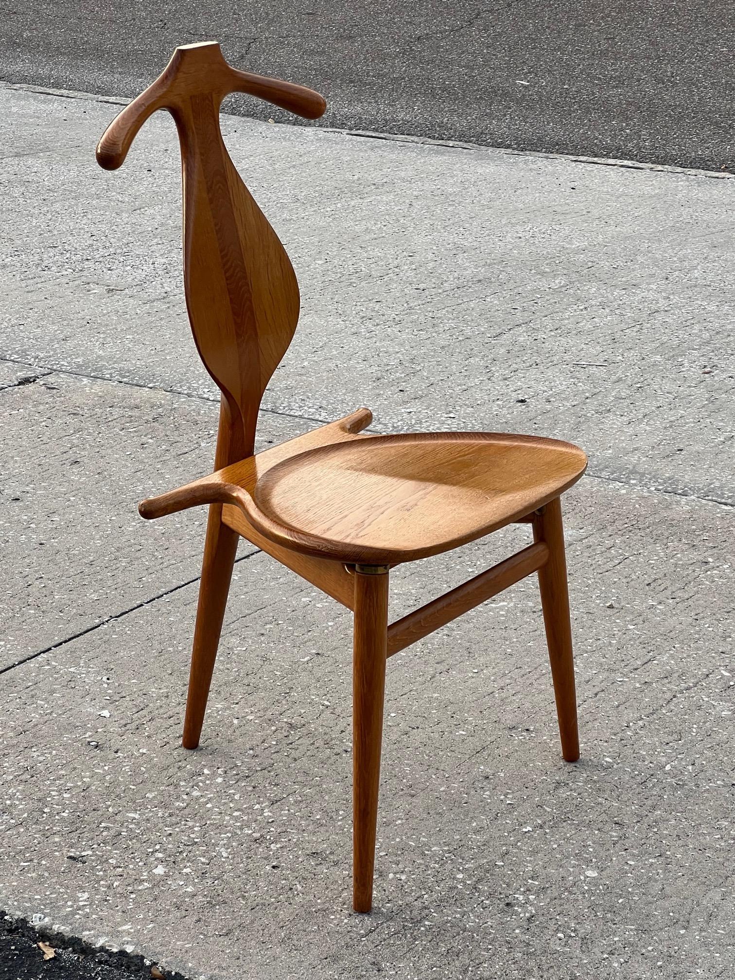 Danish A Vintage Hans Wegner Oak Valet Chair By Johannes Hansen For Sale