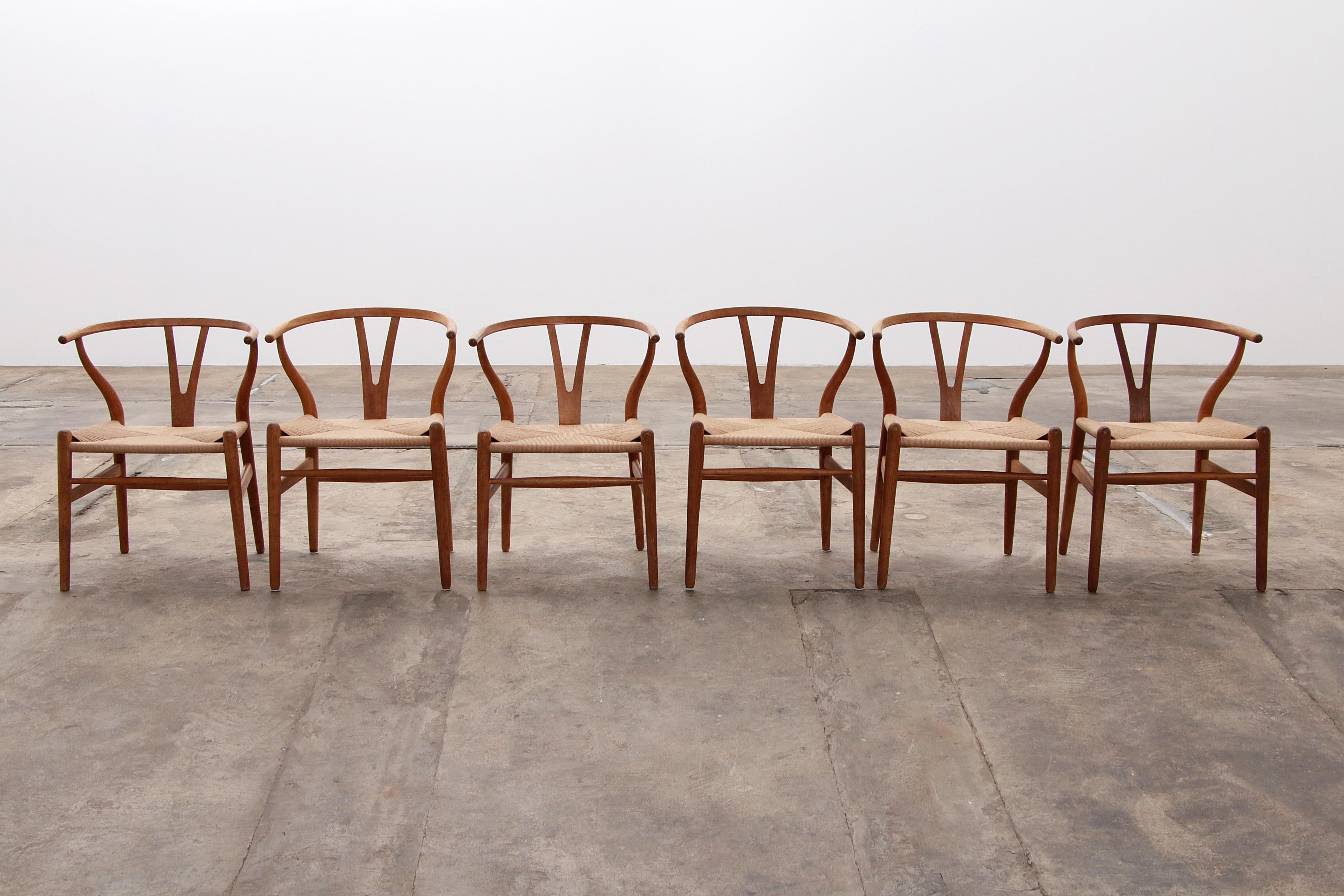 Scandinavian Modern Hans Wegner Oak Wishbone Chairs made by Carl Hansen&Son