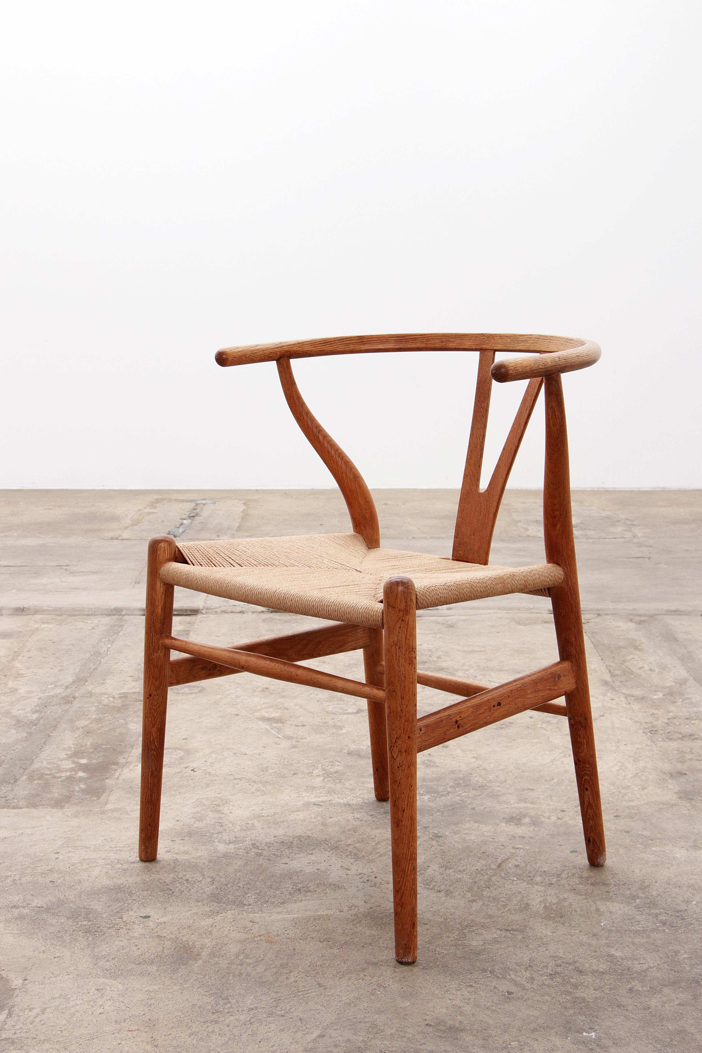 Hans Wegner Oak Wishbone Chairs made by Carl Hansen&Son 1