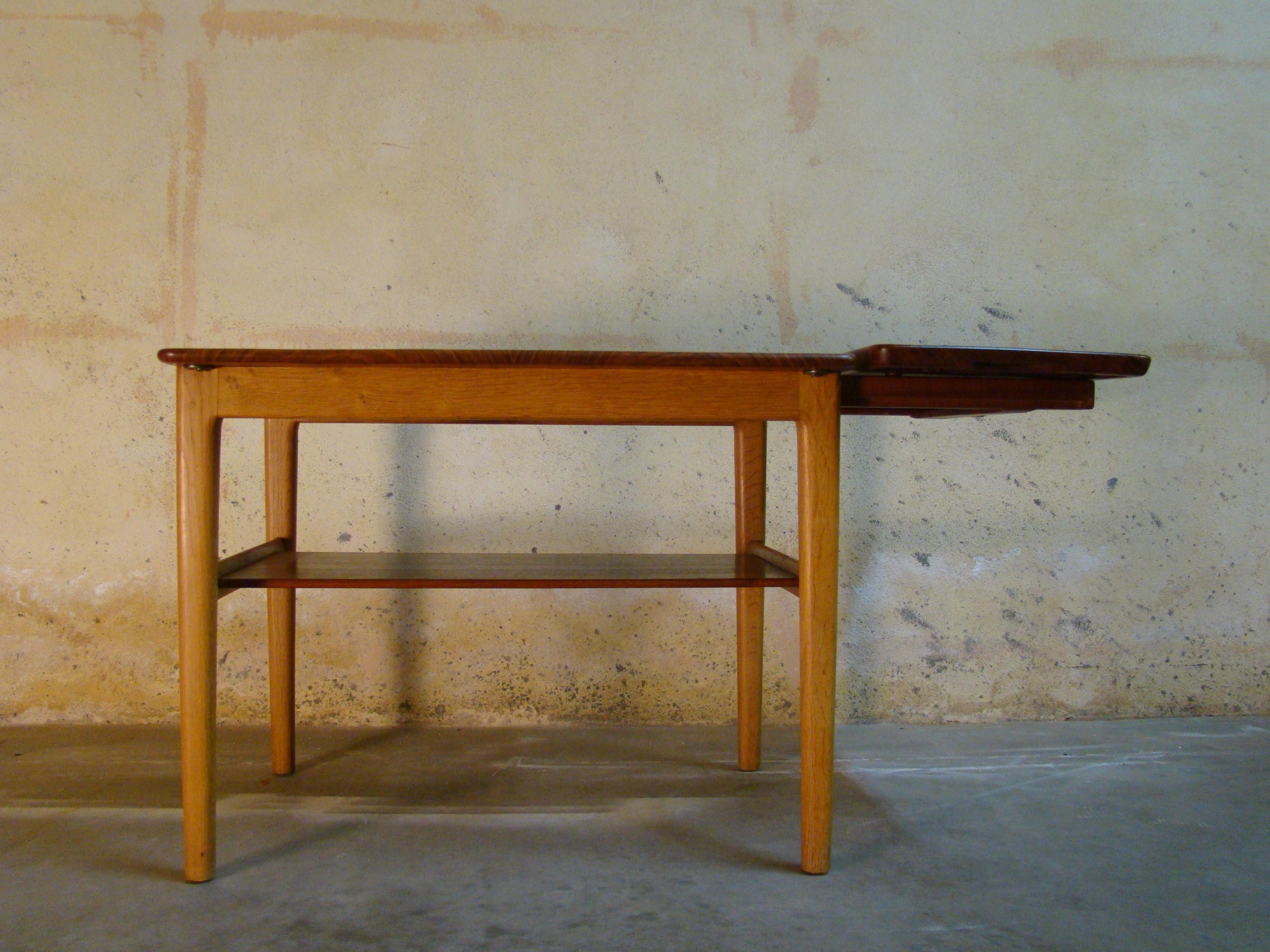 Hans Wegner Occasional or End Tray Table in Oak and Teak, 1950s, Denmark 4