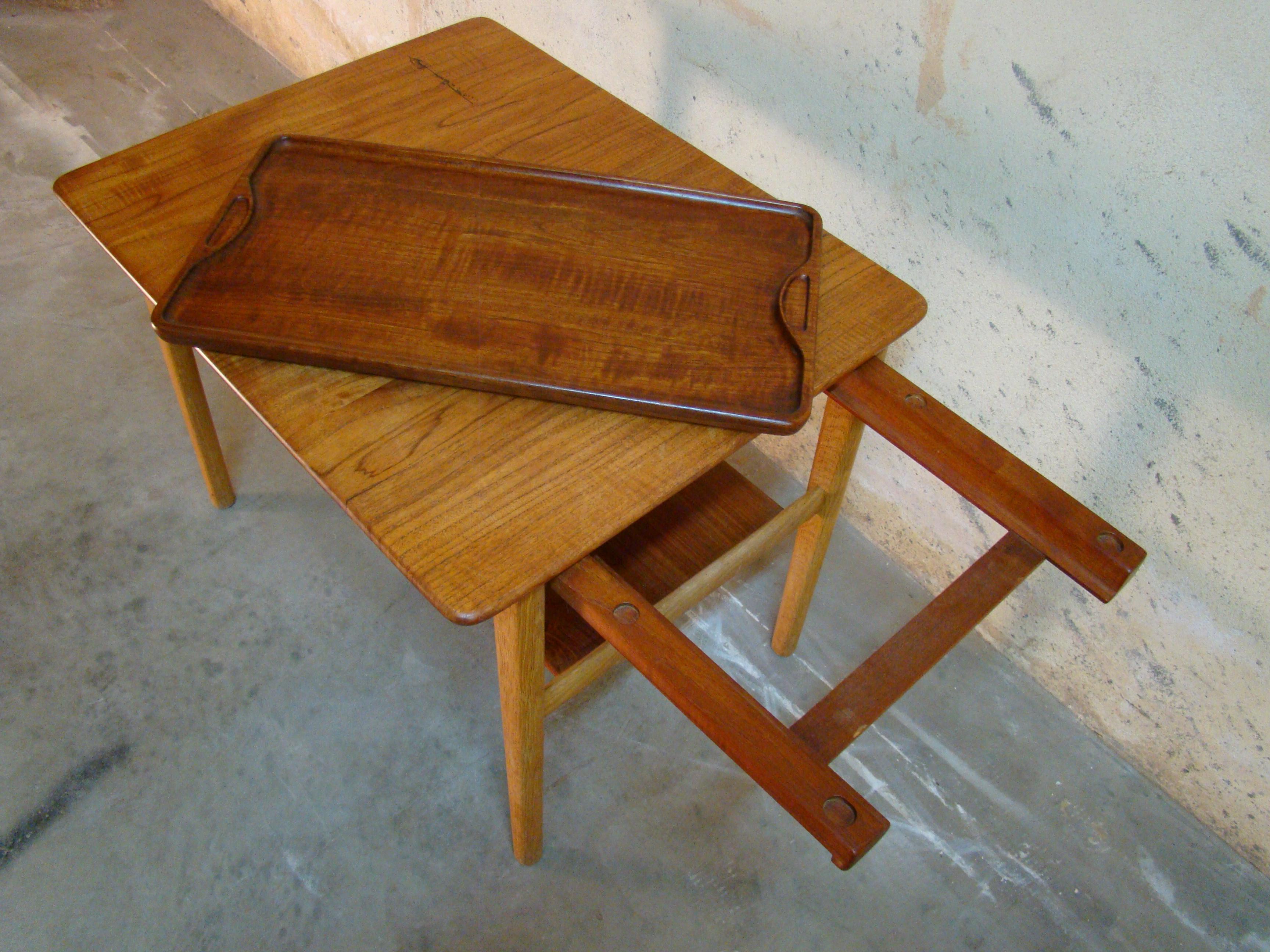 Danish Hans Wegner Occasional or End Tray Table in Oak and Teak, 1950s, Denmark