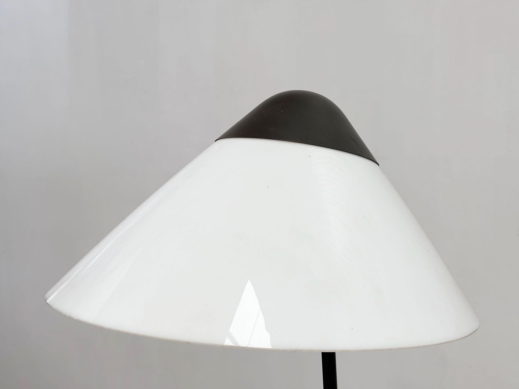 Hans Wegner Opala Tischleuchte für Louis Poulsen im Angebot 2