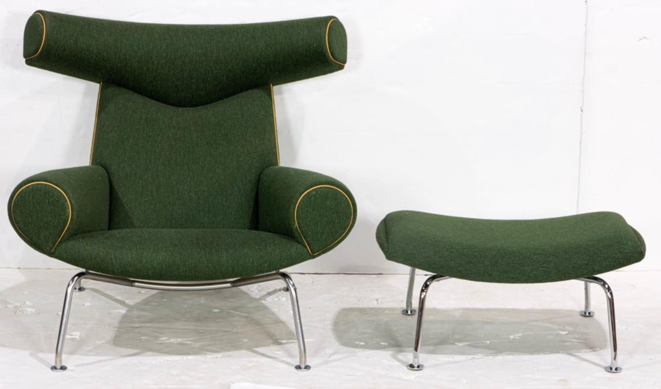 Hans Wegner Ox-Stuhl AP-46 und Ottomane (Dänisch) im Angebot