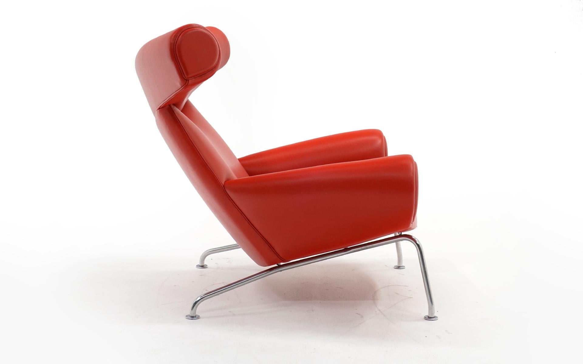 Scandinave moderne Hans Wegner Ox Lounge Chair:: Modèle No. AP-46:: Nouveau cuir rouge:: Excellent