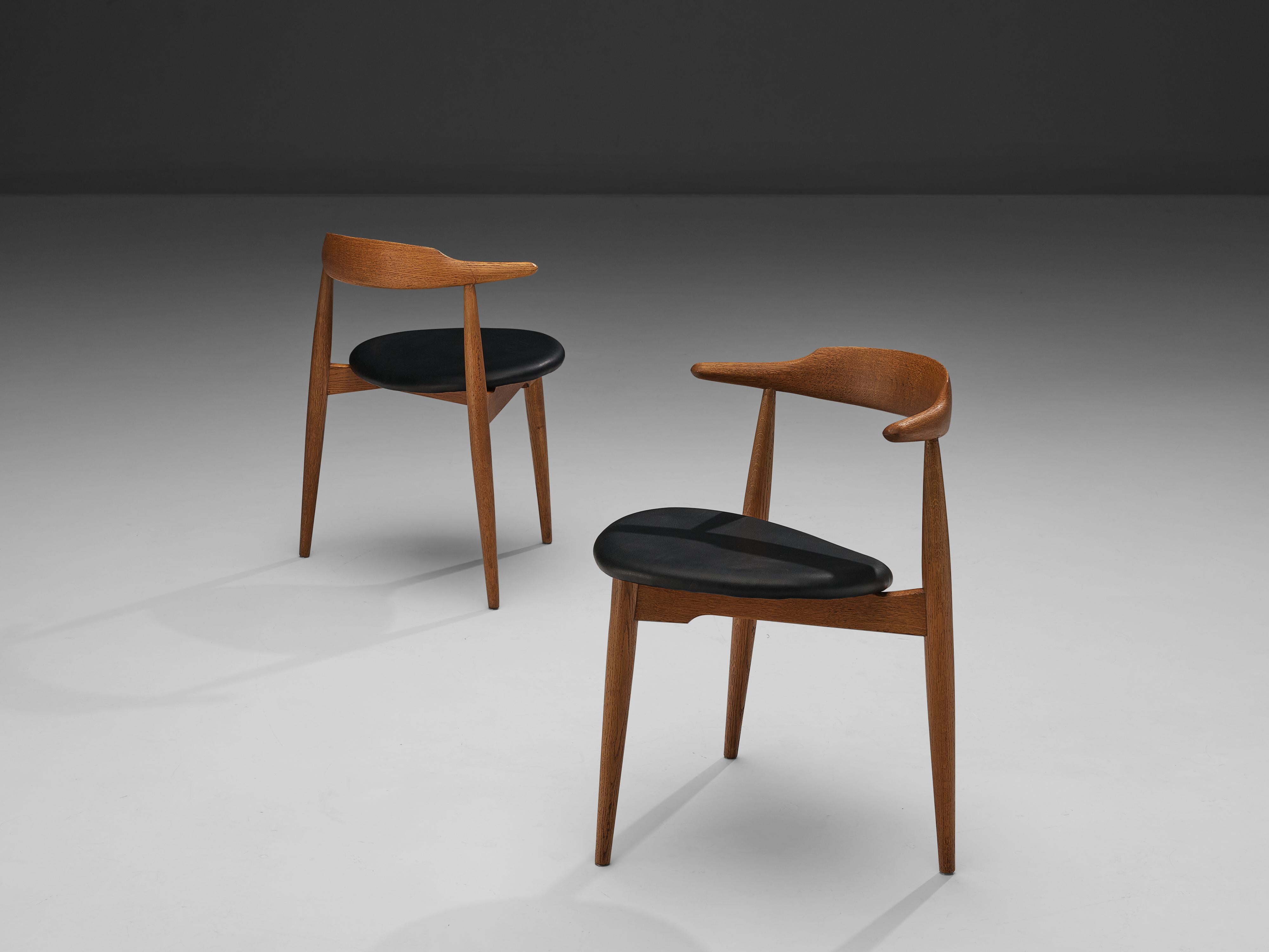 Danish Hans Wegner Pair of ‘Heart’ Dining Chairs ‘4103’ in Oak and Leather
