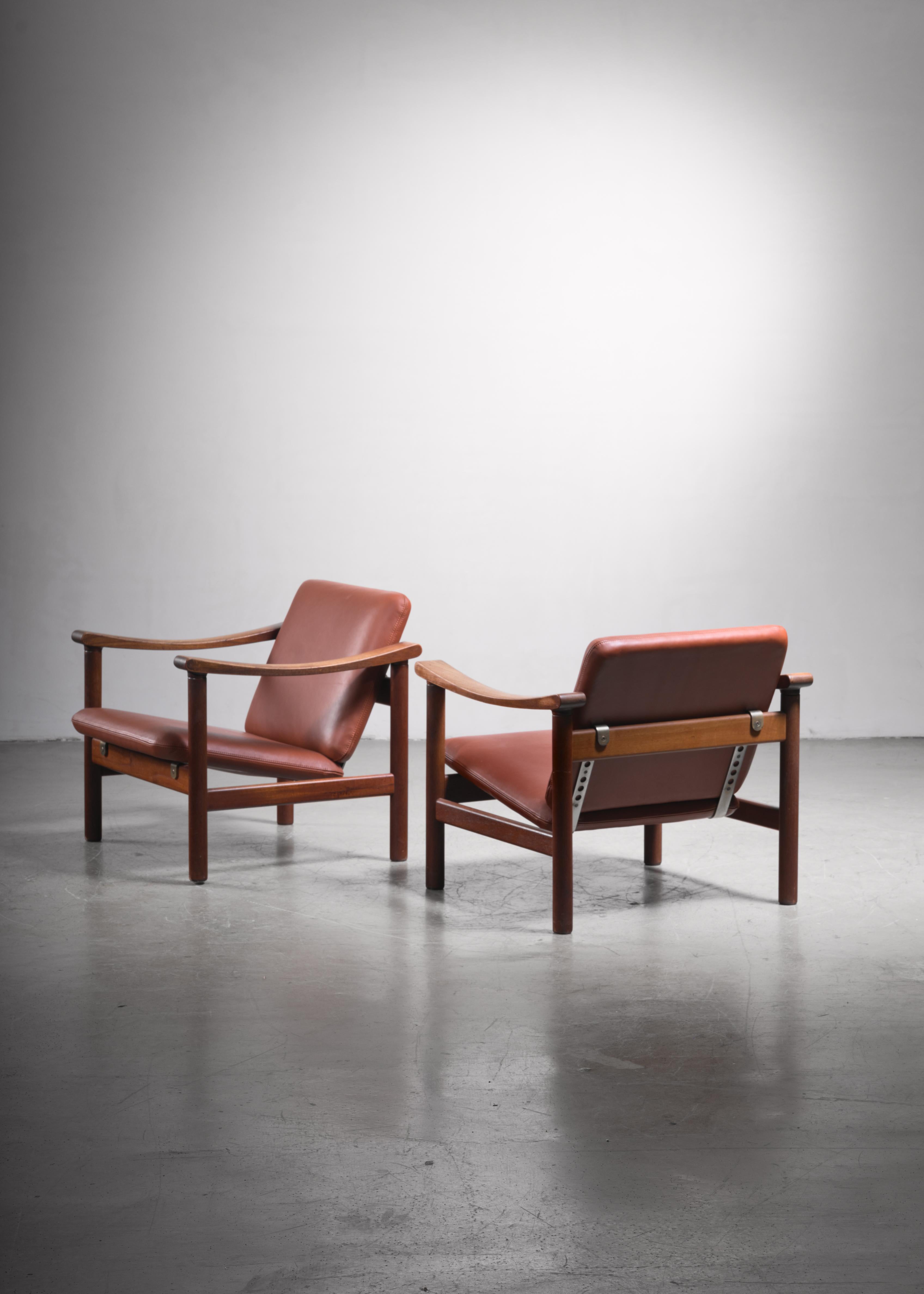 A pair of rare Hans Wegner lounge chairs for Getama, Denmark. The chairs are made of a wooden frame, with a reclining seat and backrest, supported by metal rails. The chairs were professionally reupholstered in our in-house atelier with a beautiful