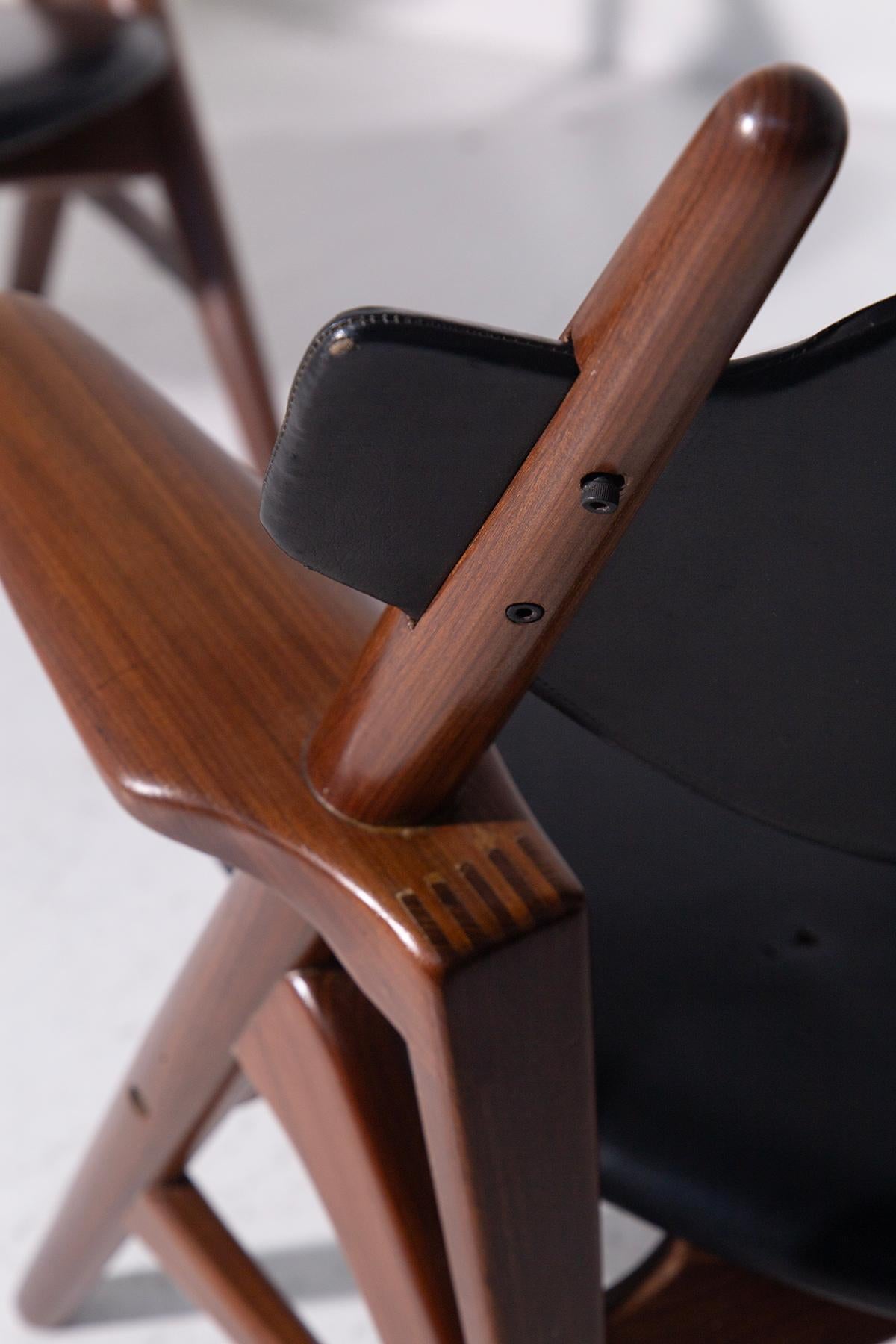 This rare pair of CH28P lounge chairs, designed by the legendary Hans J. Wegner and produced in Italy by De Padova in the 1960s, embodies the perfect fusion of Danish design philosophy and Italian craftsmanship. With their clean architectural lines