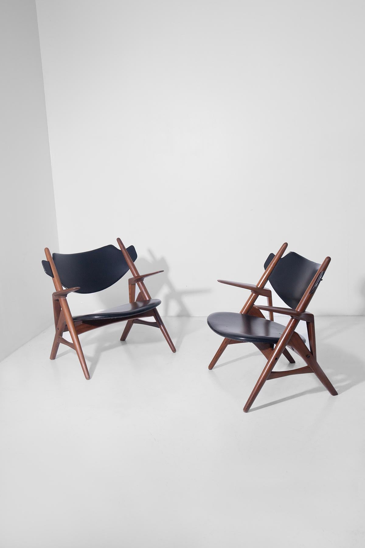 Danish Hans Wegner pair of rare armchairs for DE PADOVA in black skay in vendita