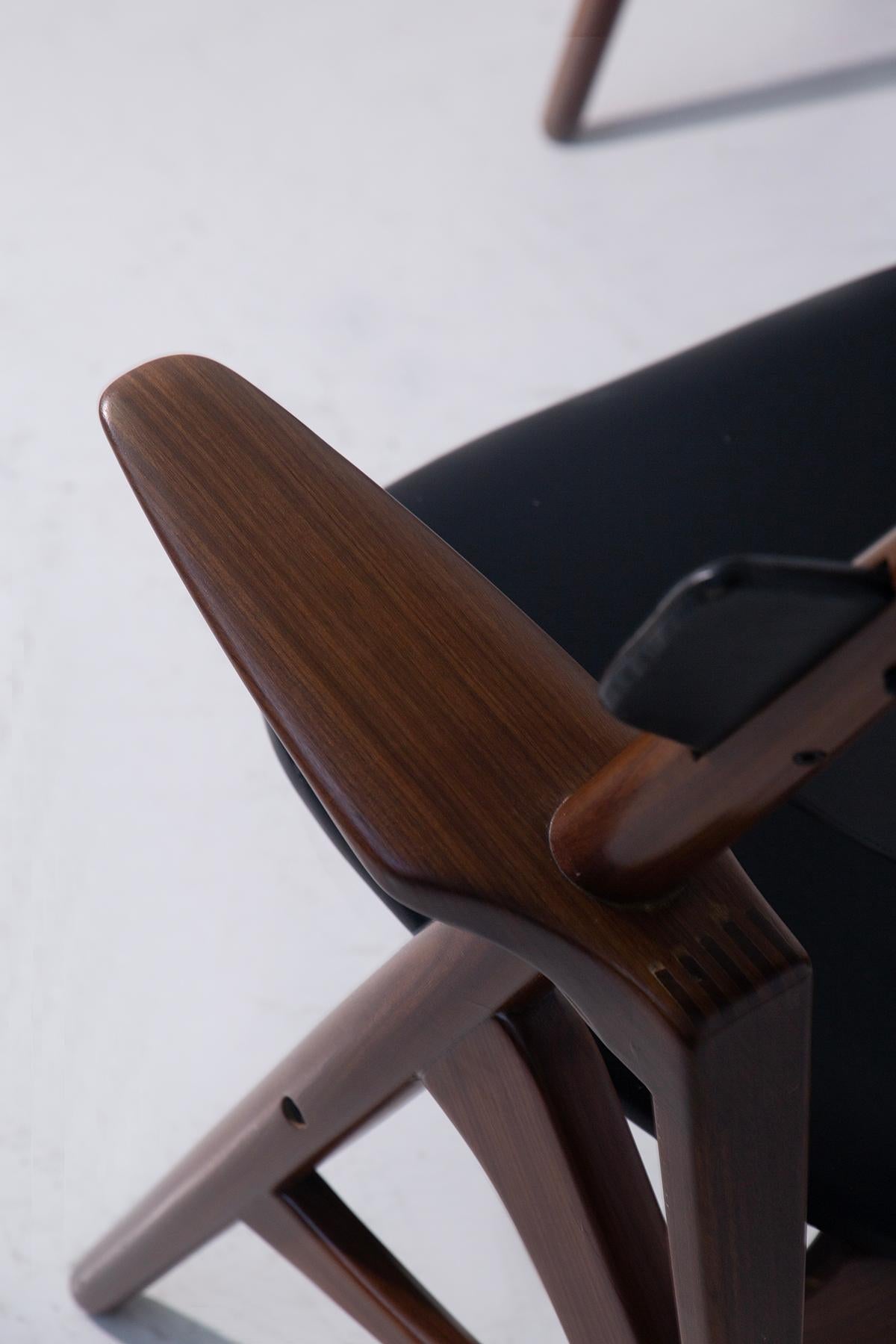 Hans Wegner pair of rare armchairs for DE PADOVA in black skay In condizioni buone in vendita a Milano, IT