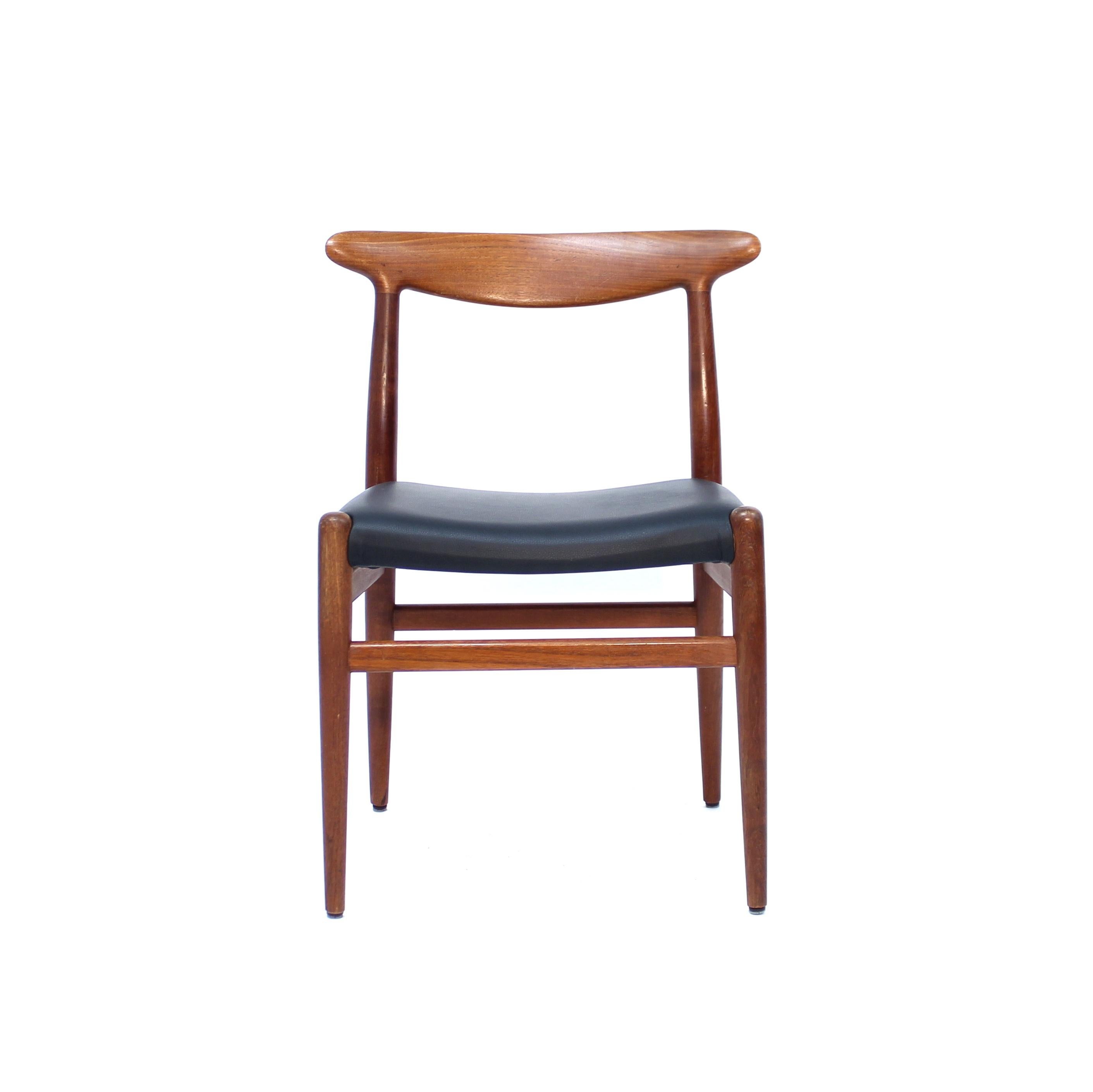 Paire de chaises de salle à manger Hans Wegner en teck et cuir, modèle W2 pour C.M. Madsen, 1 en vente 3