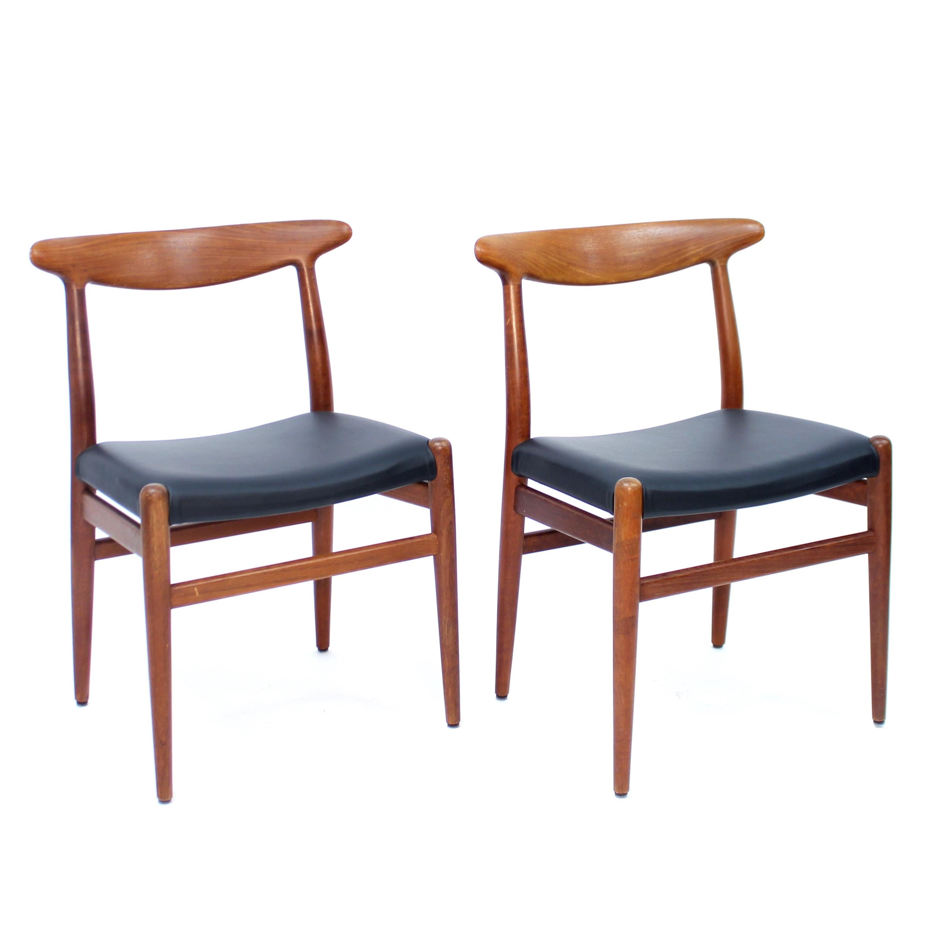 Danois Paire de chaises de salle à manger Hans Wegner en teck et cuir, modèle W2 pour C.M. Madsen, 1 en vente