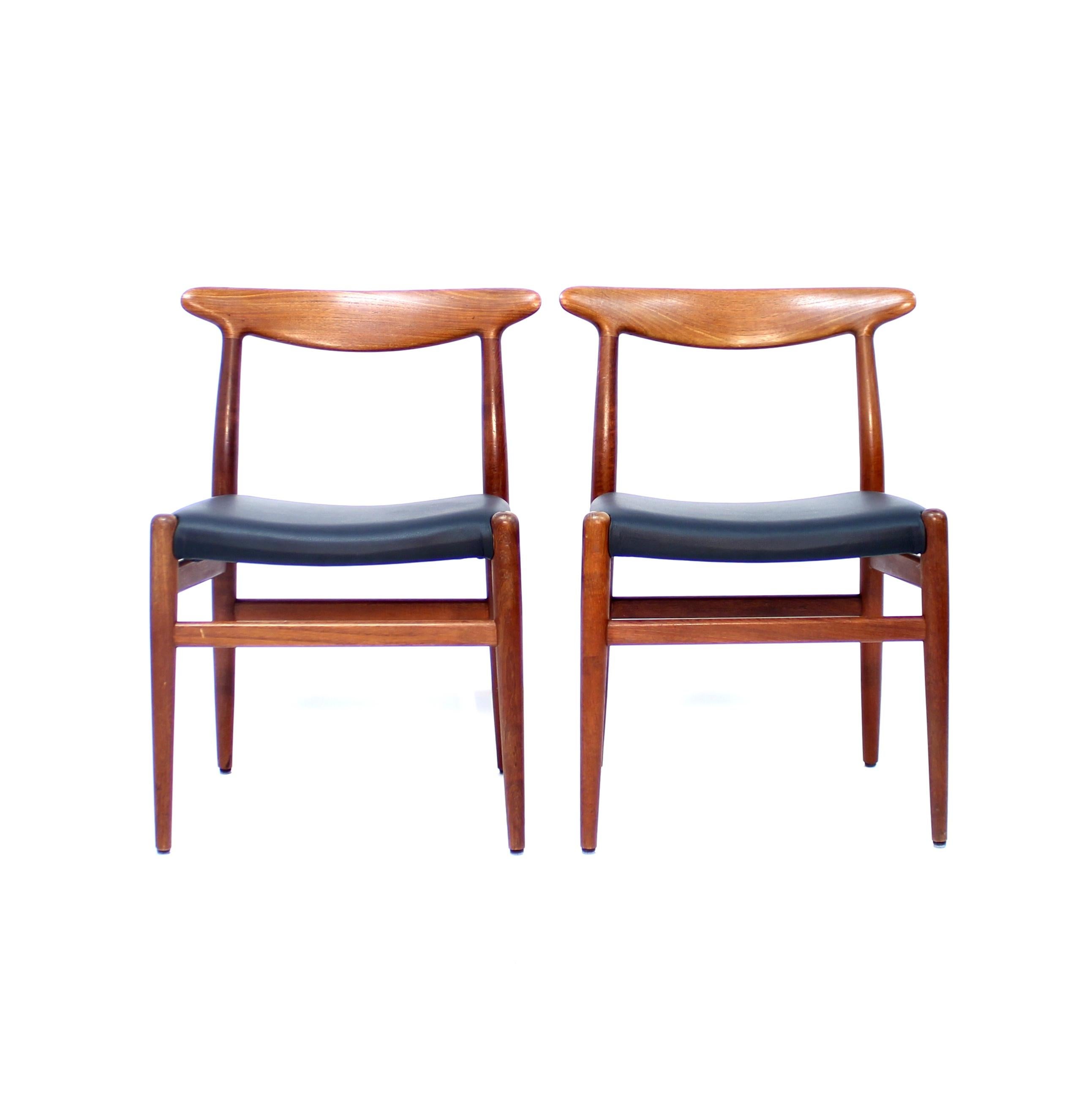 Paire de chaises de salle à manger Hans Wegner en teck et cuir, modèle W2 pour C.M. Madsen, 1 Bon état - En vente à Uppsala, SE