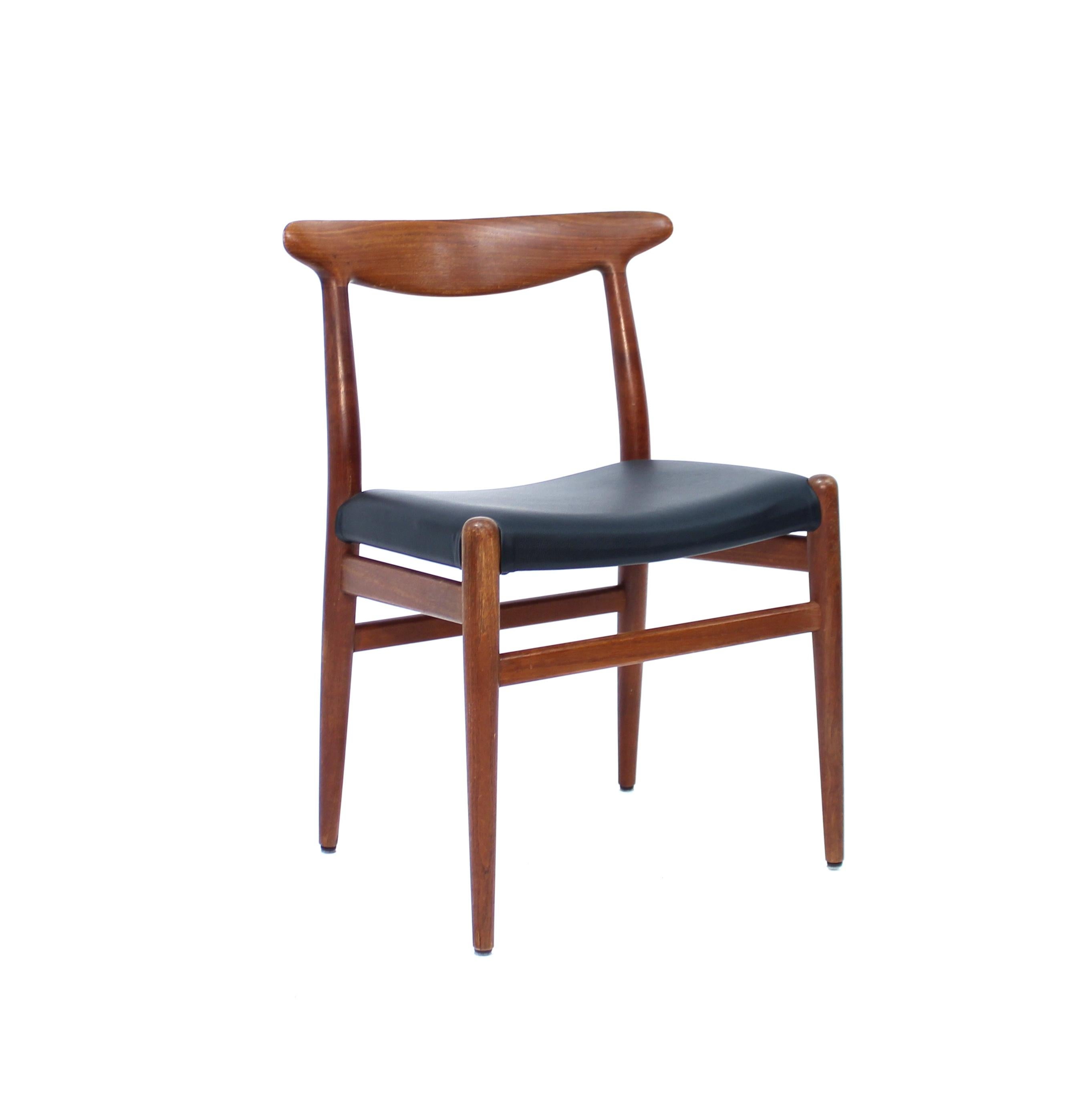 Paire de chaises de salle à manger Hans Wegner en teck et cuir, modèle W2 pour C.M. Madsen, 1 en vente 2
