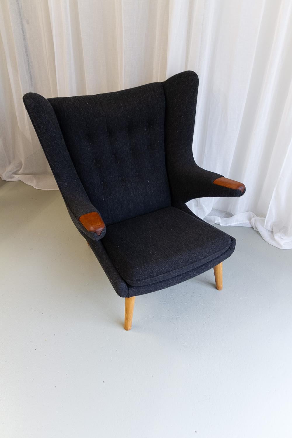 Hans Wegner Papa Bear Chair by AP Stolen, 1960s. In Good Condition For Sale In Asaa, DK