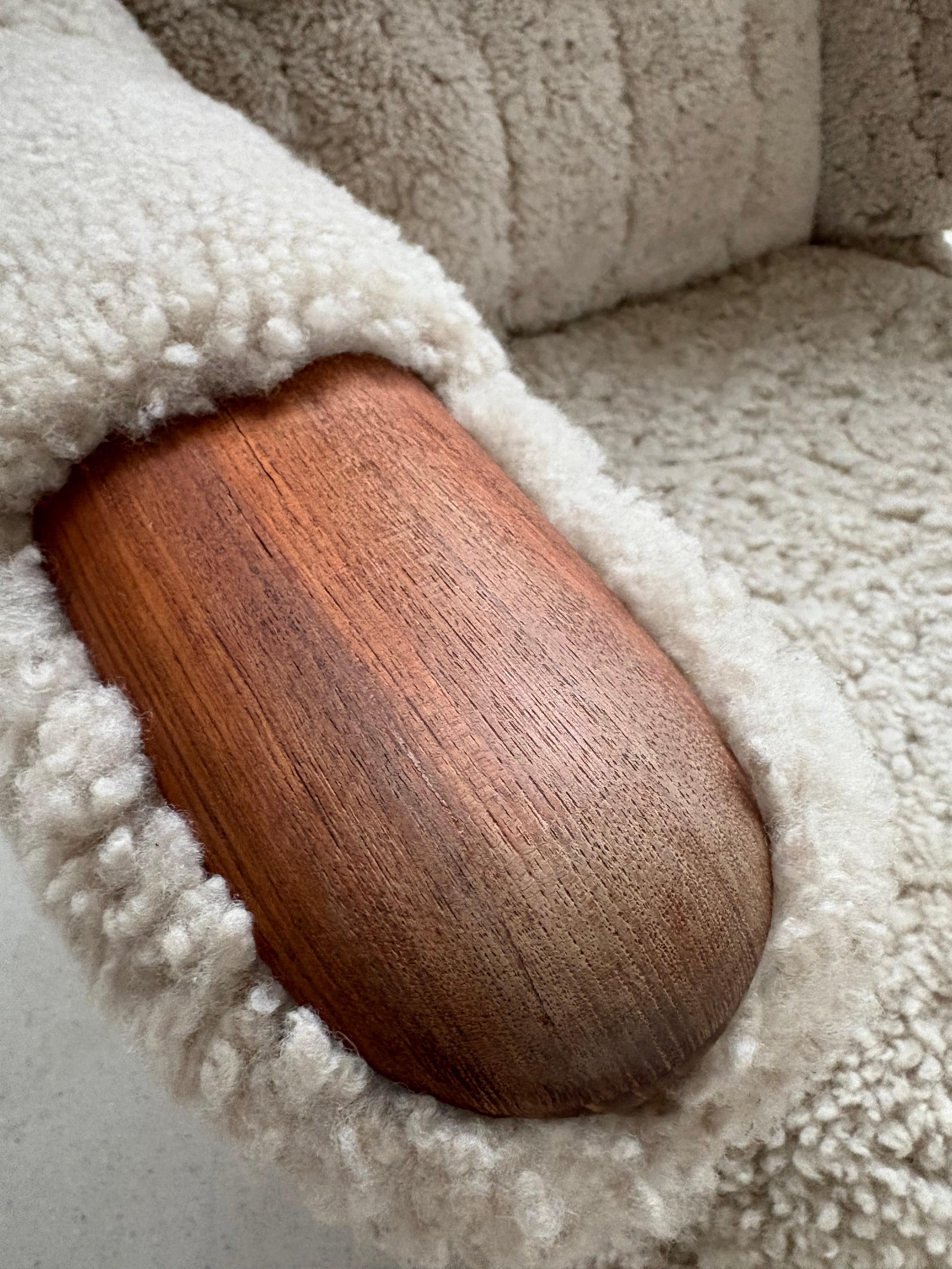 Hans Wegner Silla Papá Oso con Taburete en Piel de Lana de Cordero Hecho a mano en venta