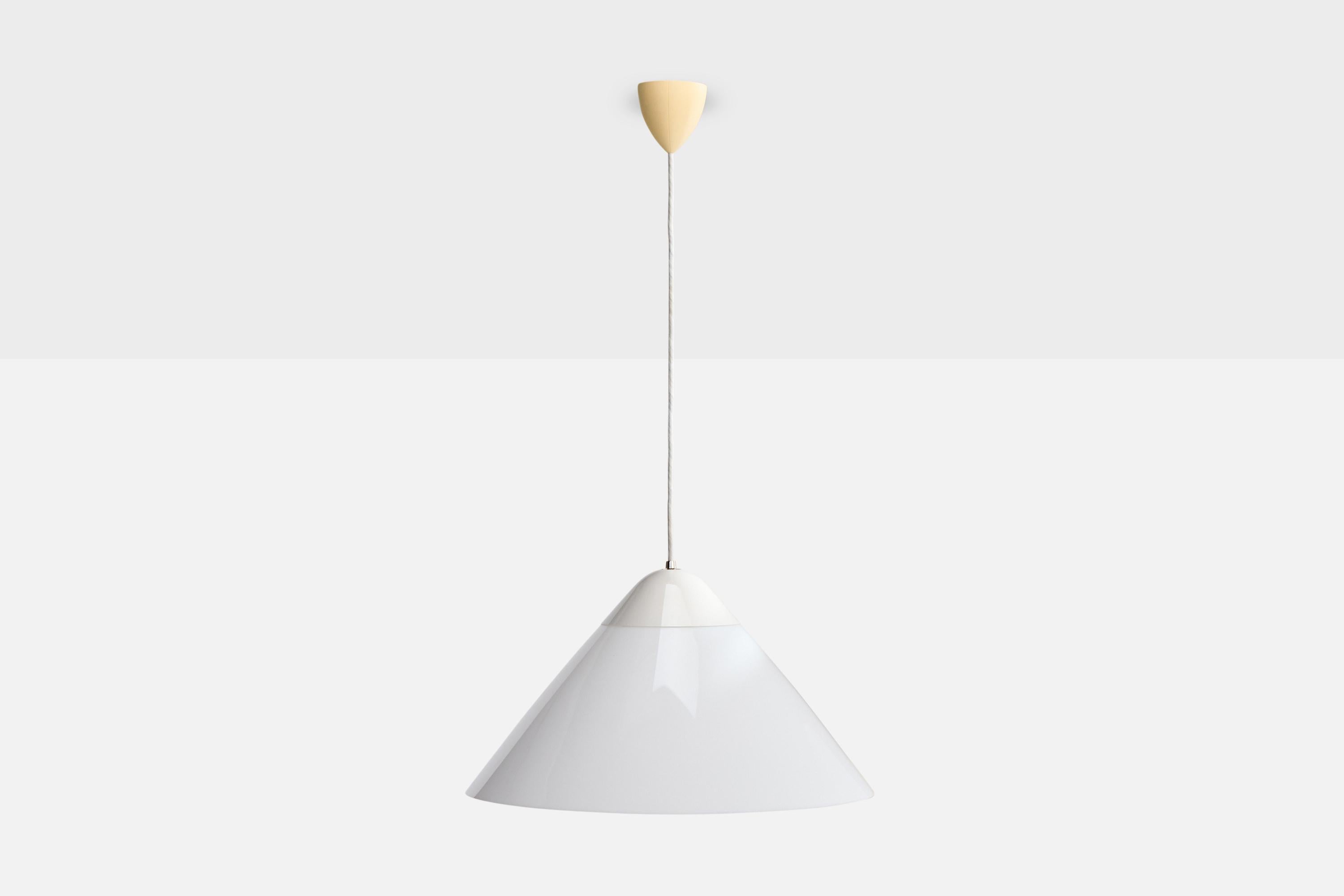 Mid-Century moderno Hans Wegner, Lampada a sospensione, acrilico, metallo, Danimarca, anni '70 in vendita