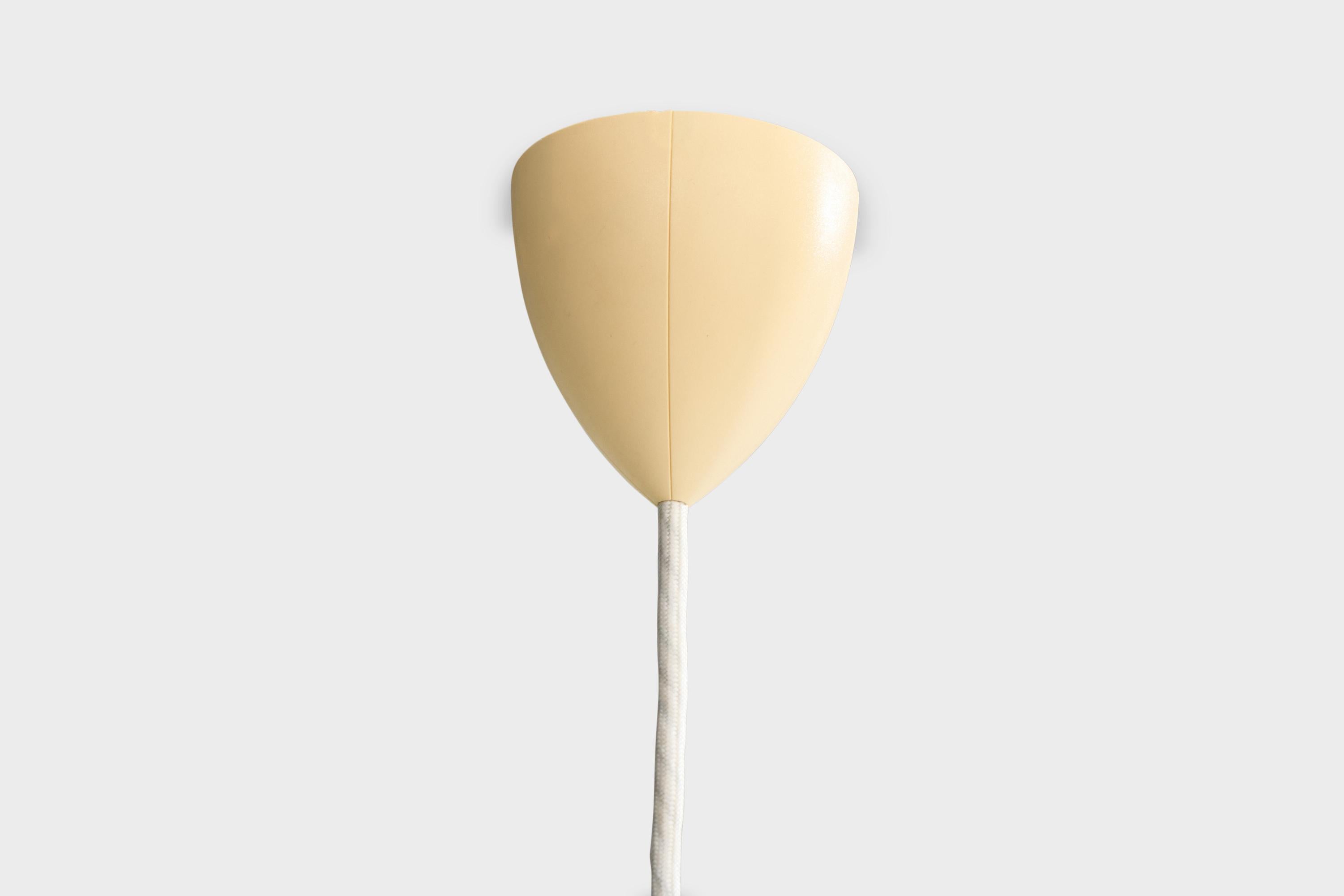 Hans Wegner, Lampada a sospensione, acrilico, metallo, Danimarca, anni '70 in vendita 1