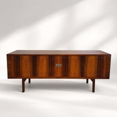 Hans Wegner per Ry Mobler, credenza RY25 in palissandro