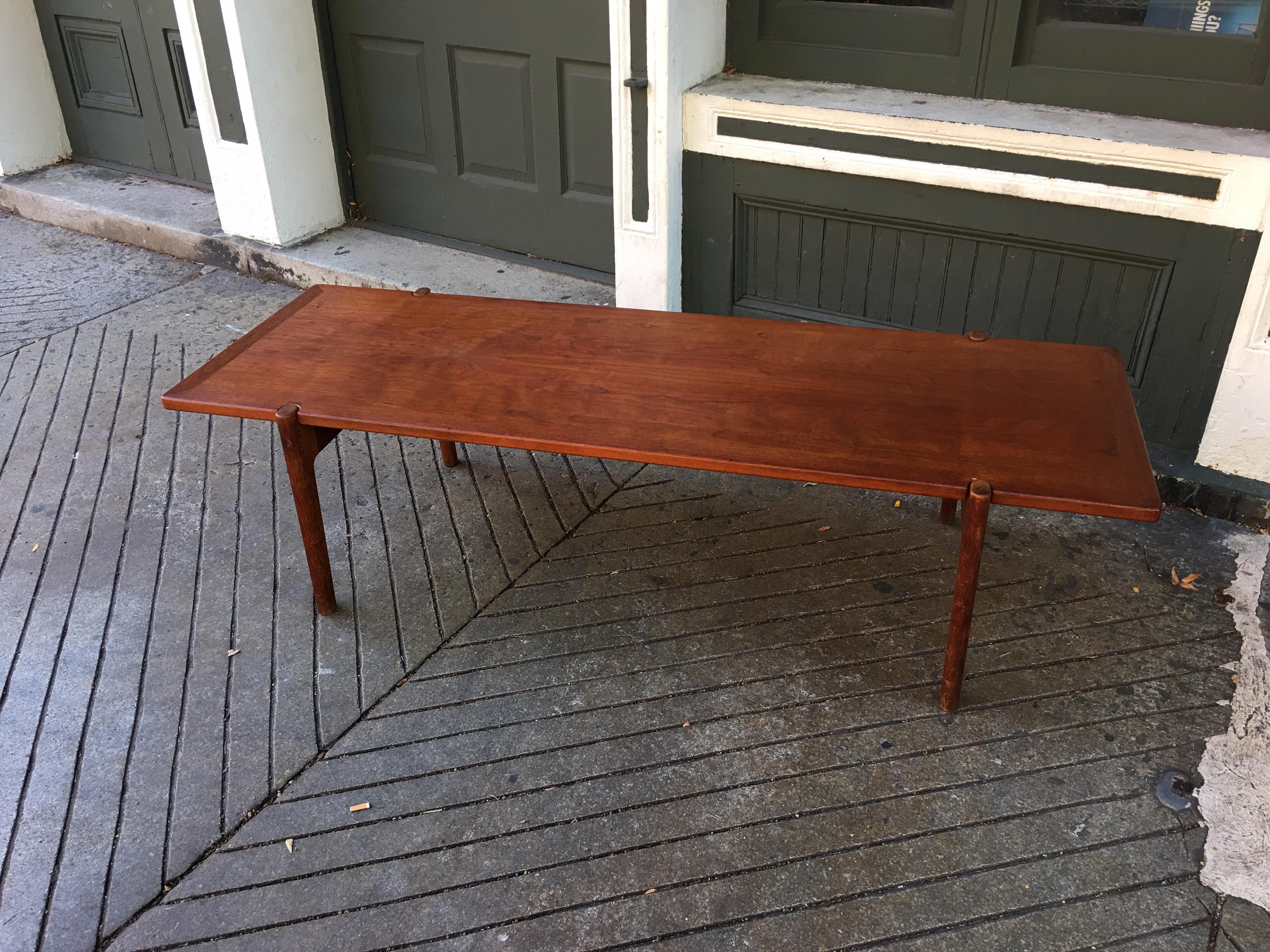 Hans Wegner for Johannes Hansen reversible top coffee table. Beautiful all original teak top that flips over with a laminate black insert for when entertaining and having drinks. Solid oak base. Great large scale size!