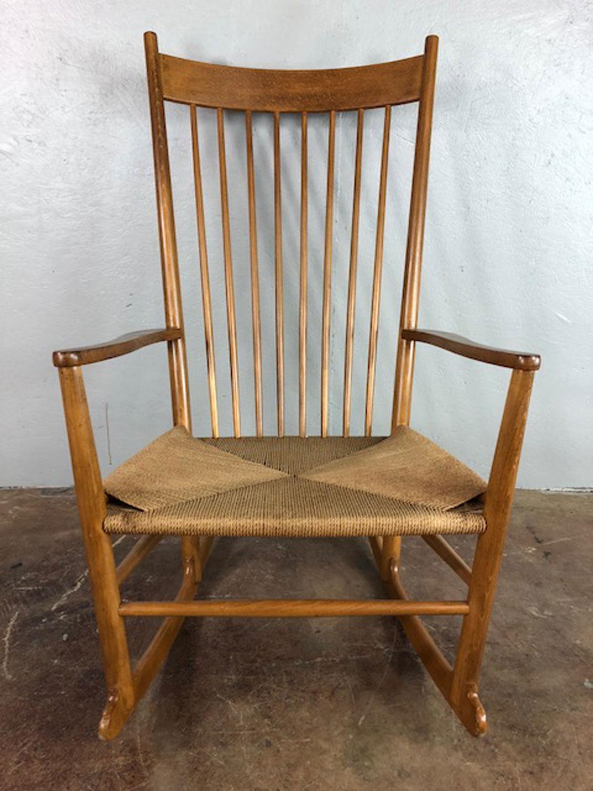 Mid-Century Modern Hans Wegner Rocking Chair For Sale