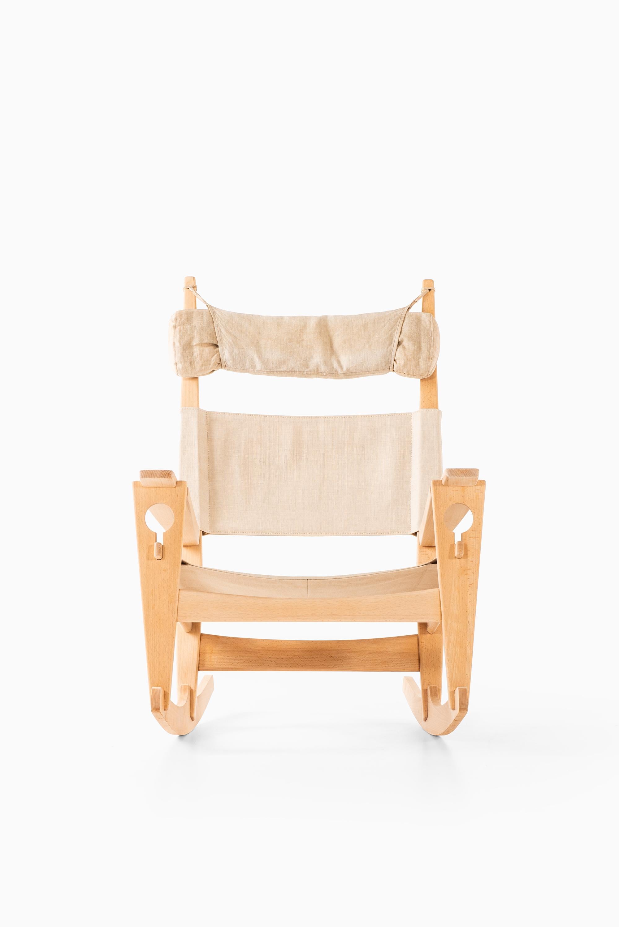 Scandinavian Modern Hans Wegner Rocking Chair Model GE-273 Produced by GETAMA in Denmark For Sale