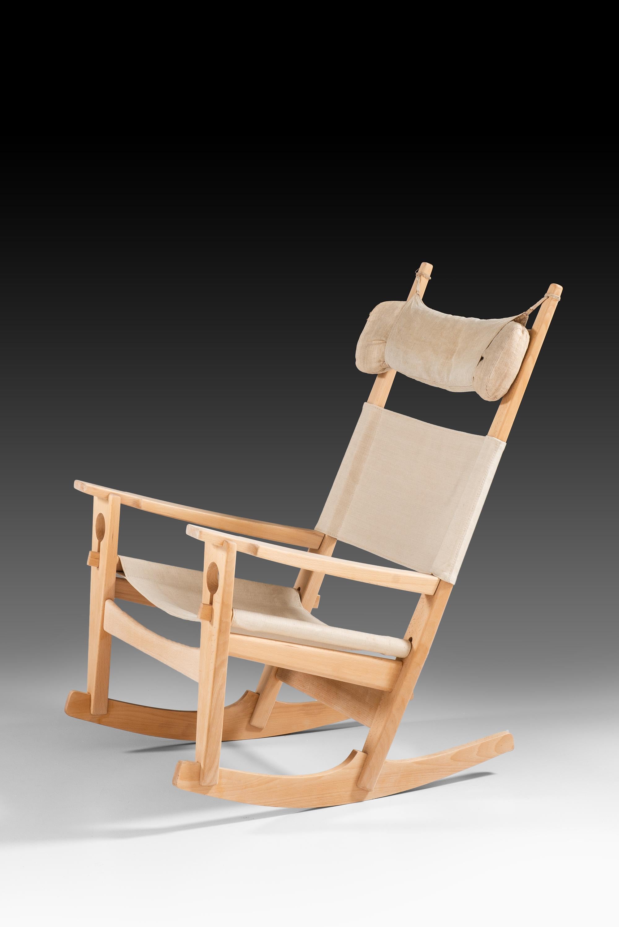 Hans Wegner Rocking Chair Model GE-273 Produced by GETAMA in Denmark For Sale 2