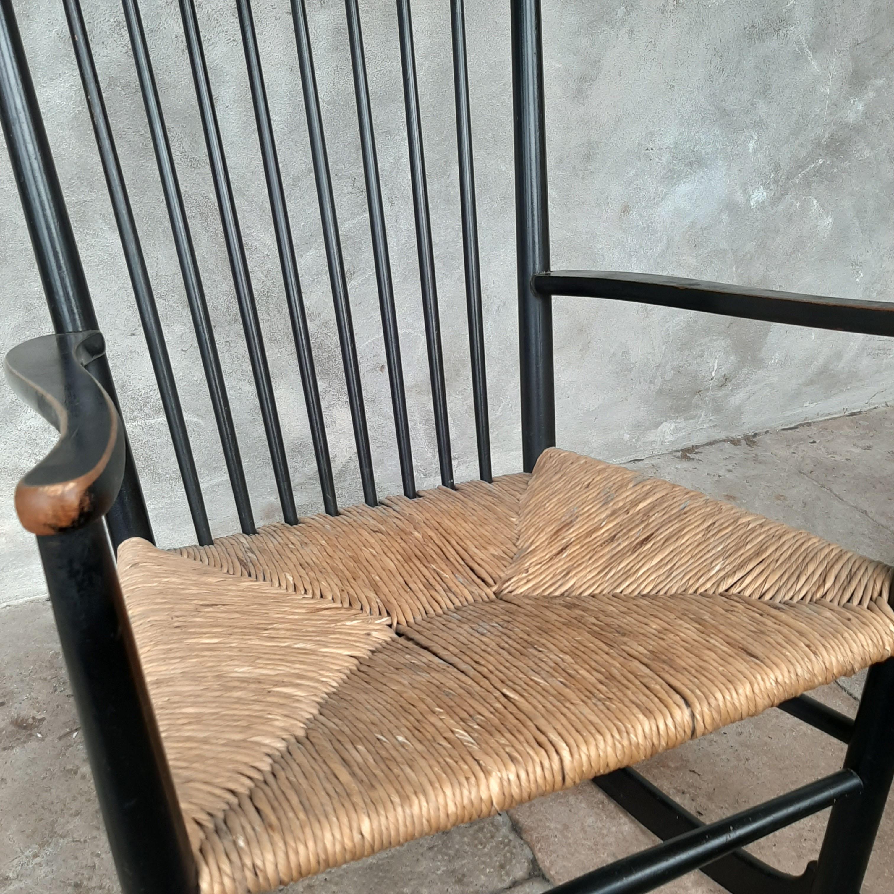 Hans Wegner Rocking Chair Model J16 in Painted Beech with Woven Paper Cord Seat In Fair Condition For Sale In Baambrugge, NL