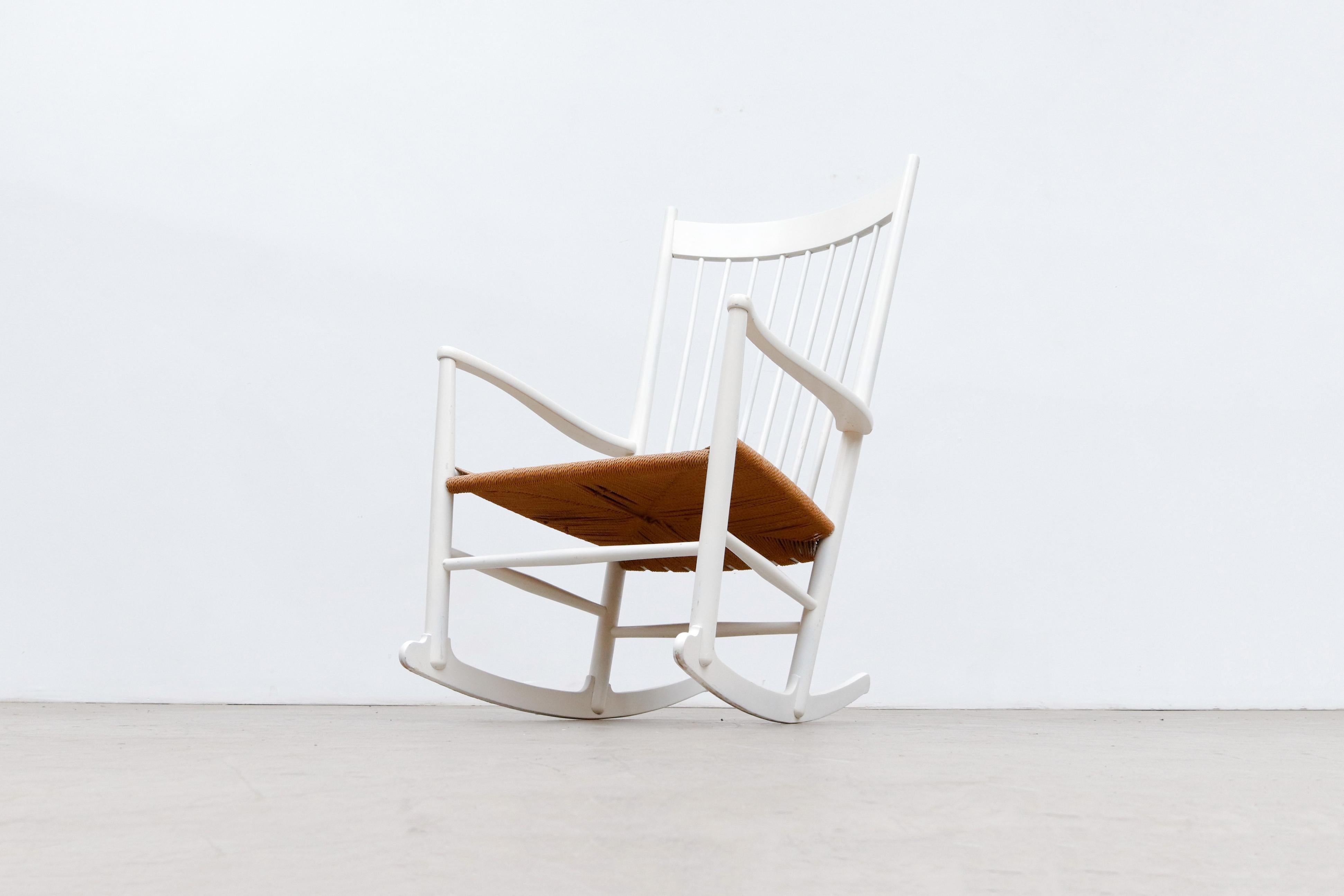 Mid-20th Century Hans Wegner Rocking Chair in White with Papercord Seat for FDB Mobler, Denmark For Sale