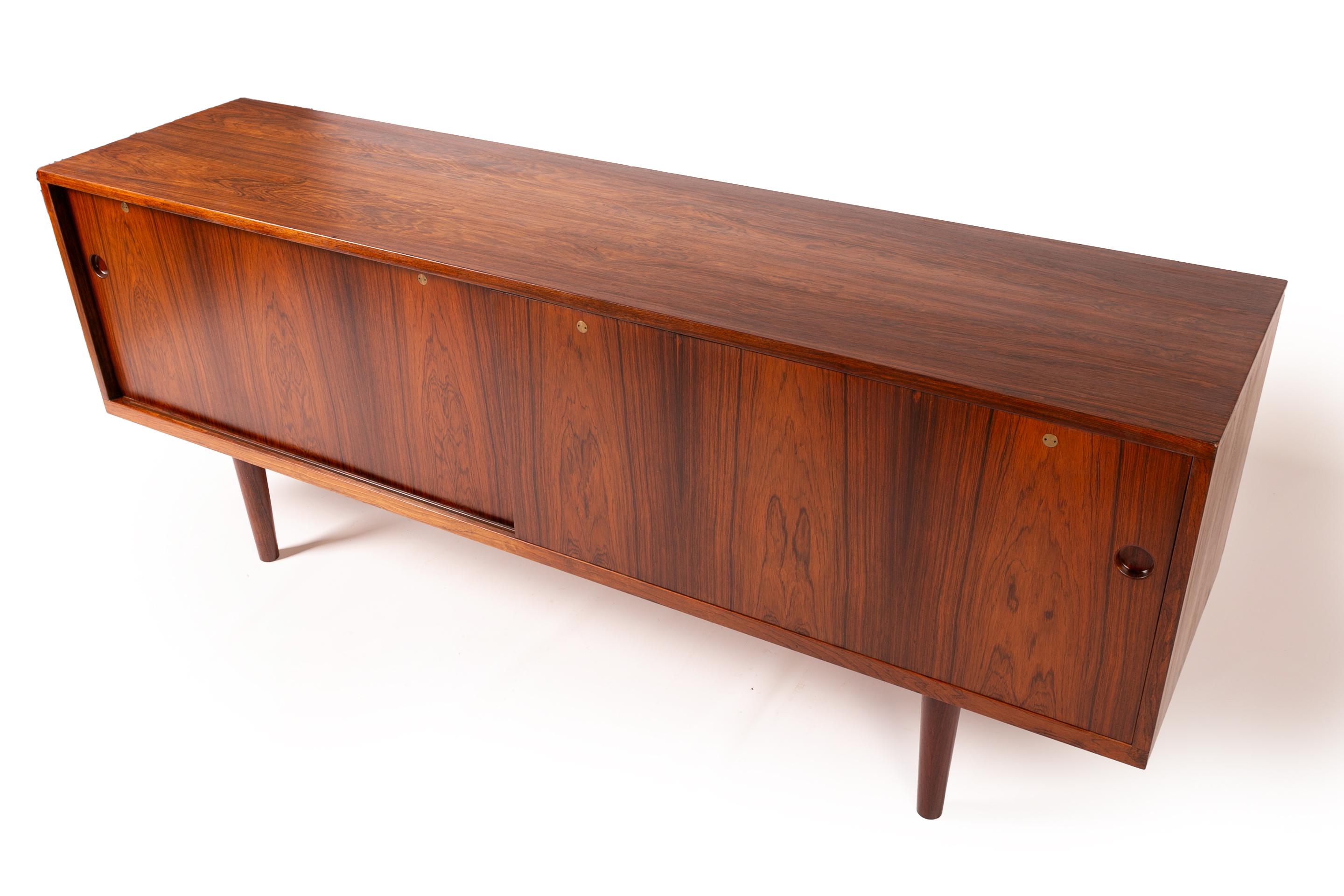 Hans Wegner Danish Mid Century Rosewood Sideboard In Good Condition For Sale In Dublin, IE