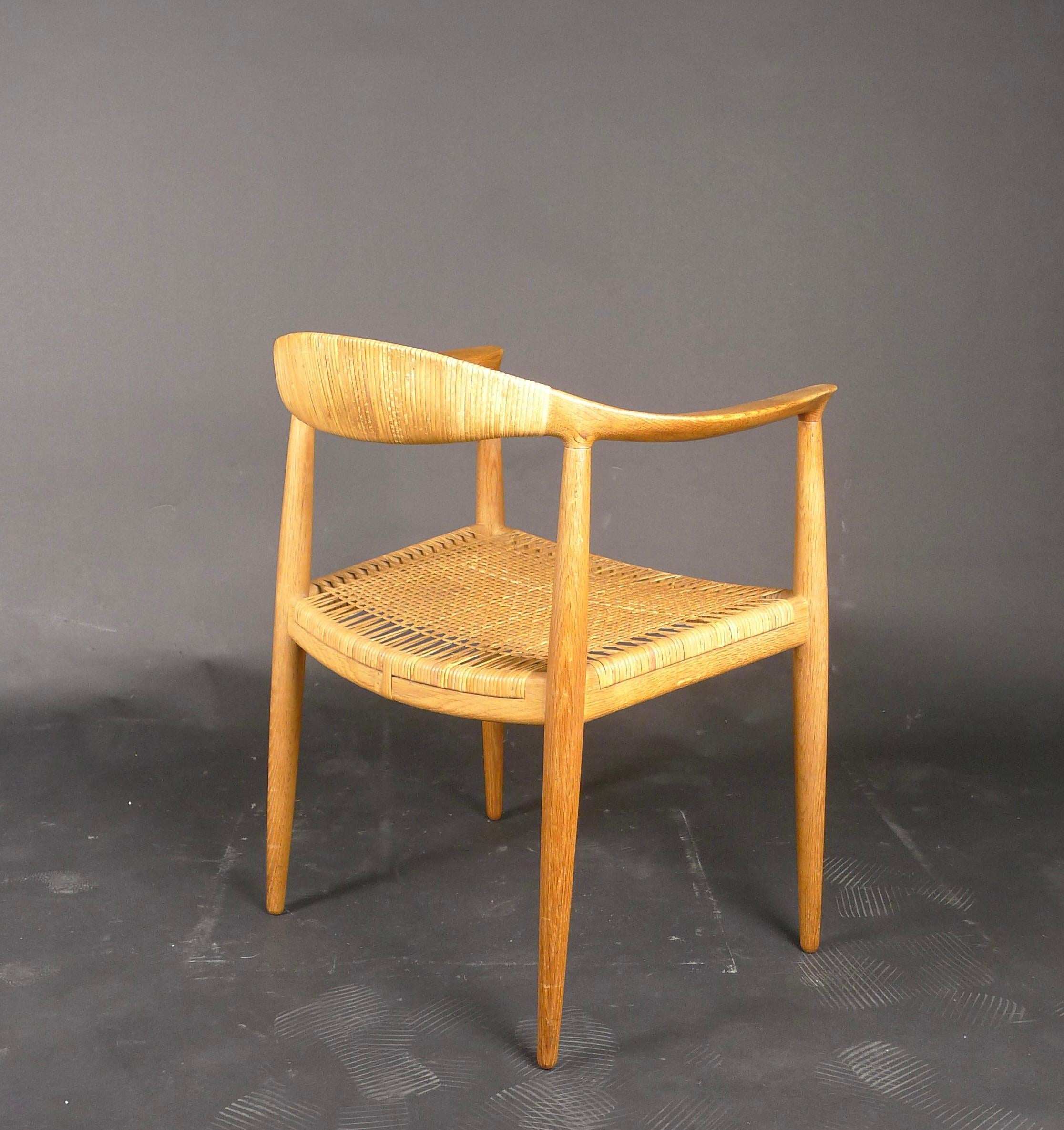 Hans Wegner, Round Chair JH501, oak and cane, made by Johannes Hansen For Sale 2