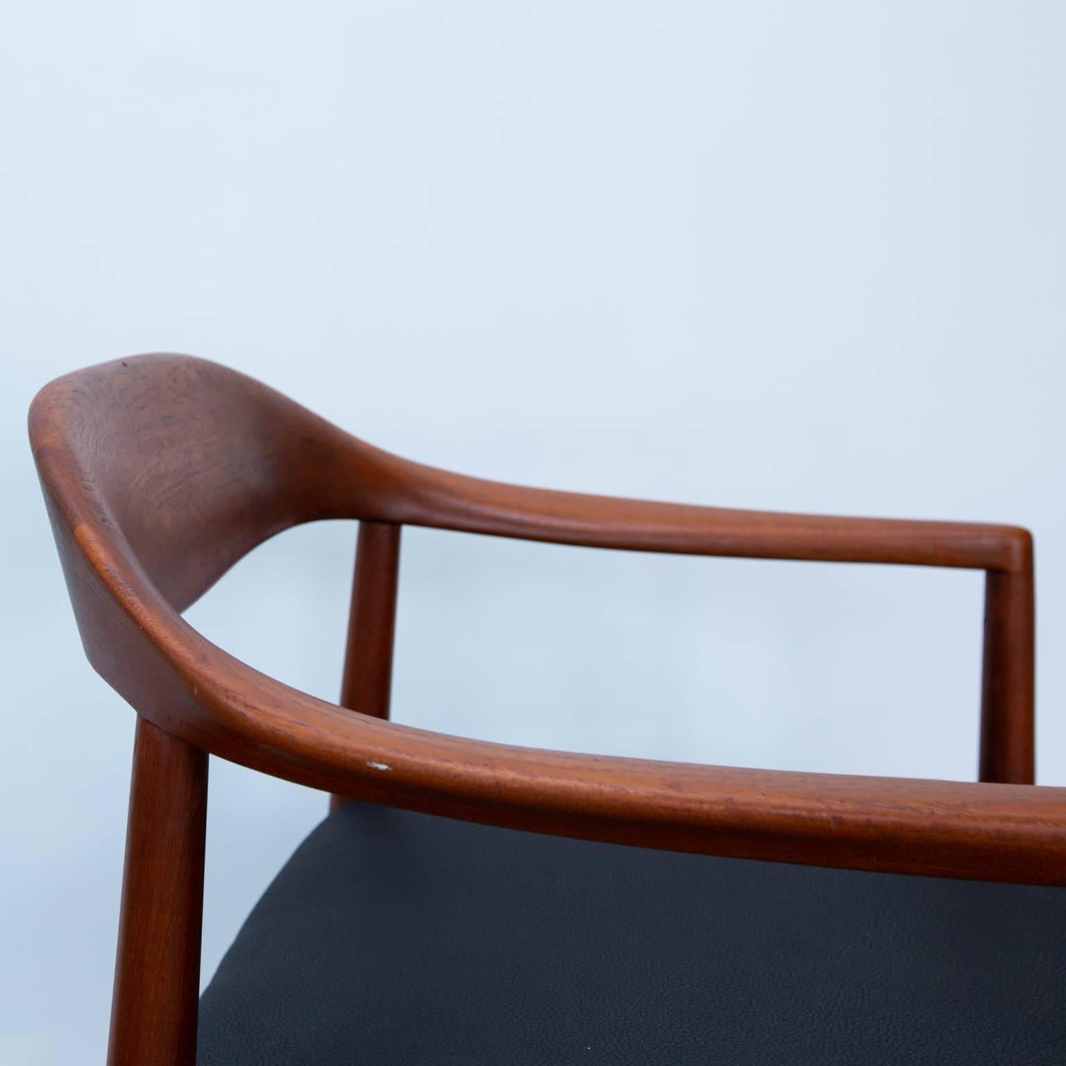 Mid-Century Modern Round Chair Teak Armchair For Sale