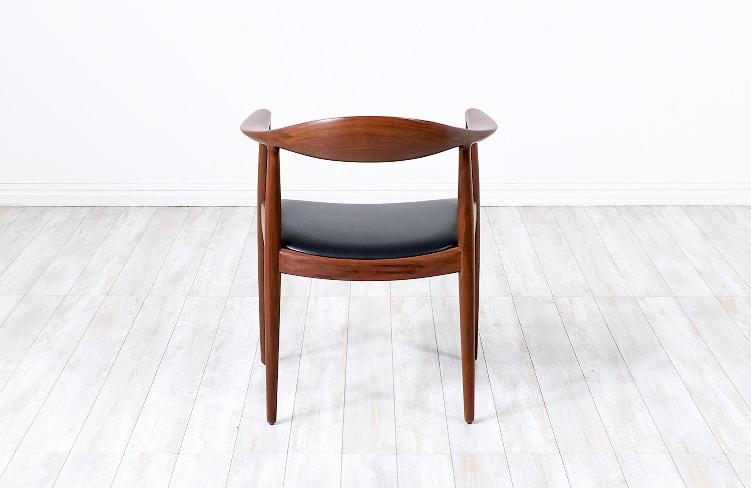 Hans Wegner “Round” Sculpted Walnut & Leather Armchair for Johannes Hansen In Excellent Condition In Los Angeles, CA
