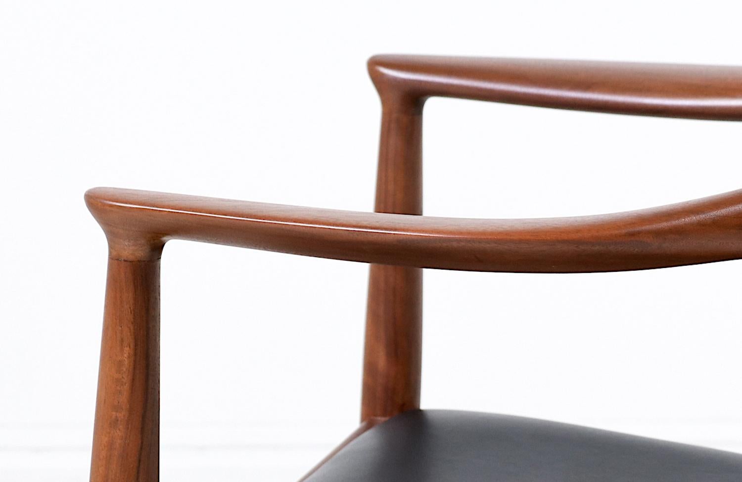Hans Wegner “Round” Sculpted Walnut & Leather Armchair for Johannes Hansen 2