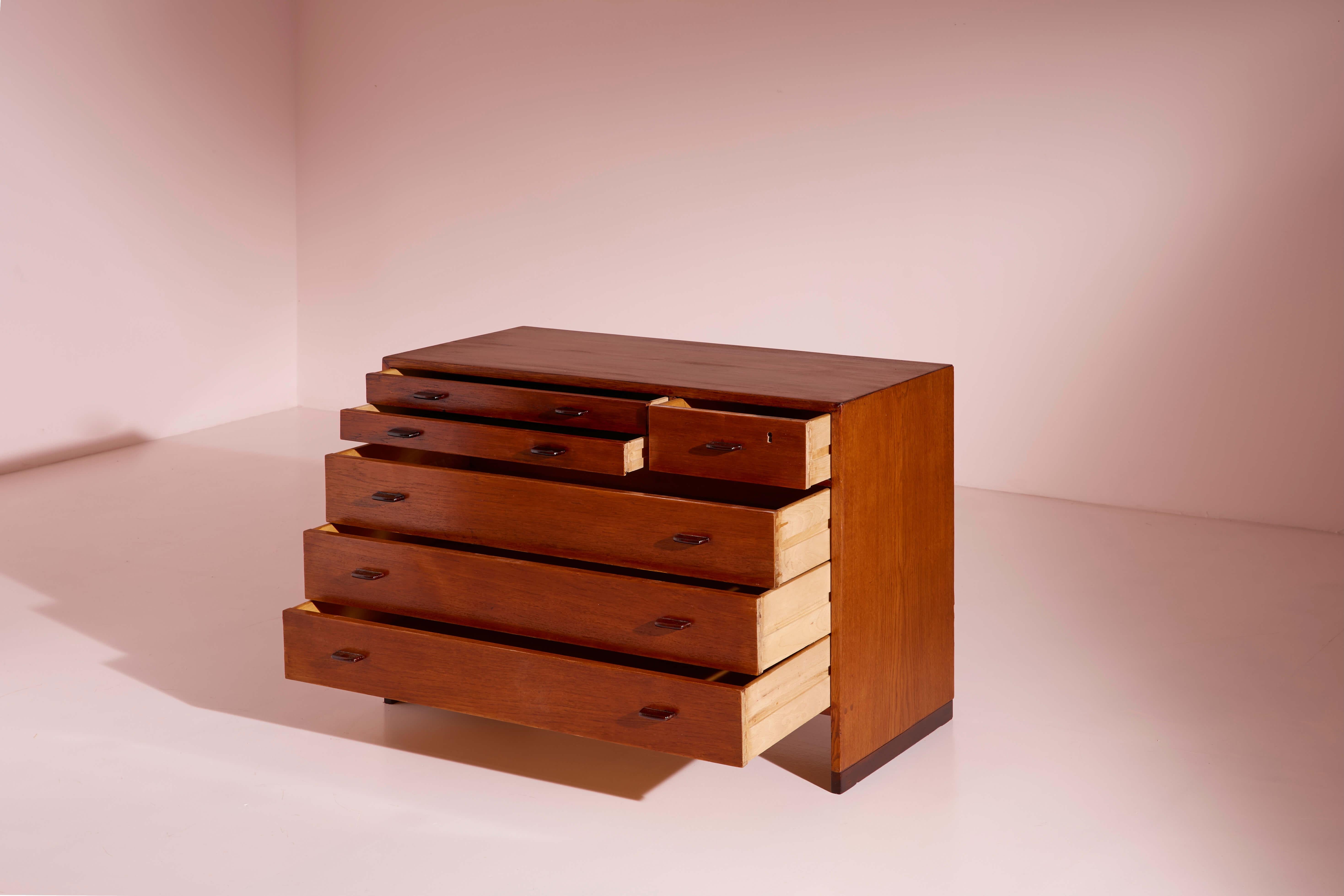 Cassettiera Hans Wegner RY 16, Ry Mobler, Danimarca, anni '60 In condizioni buone in vendita a Chiavari, Liguria