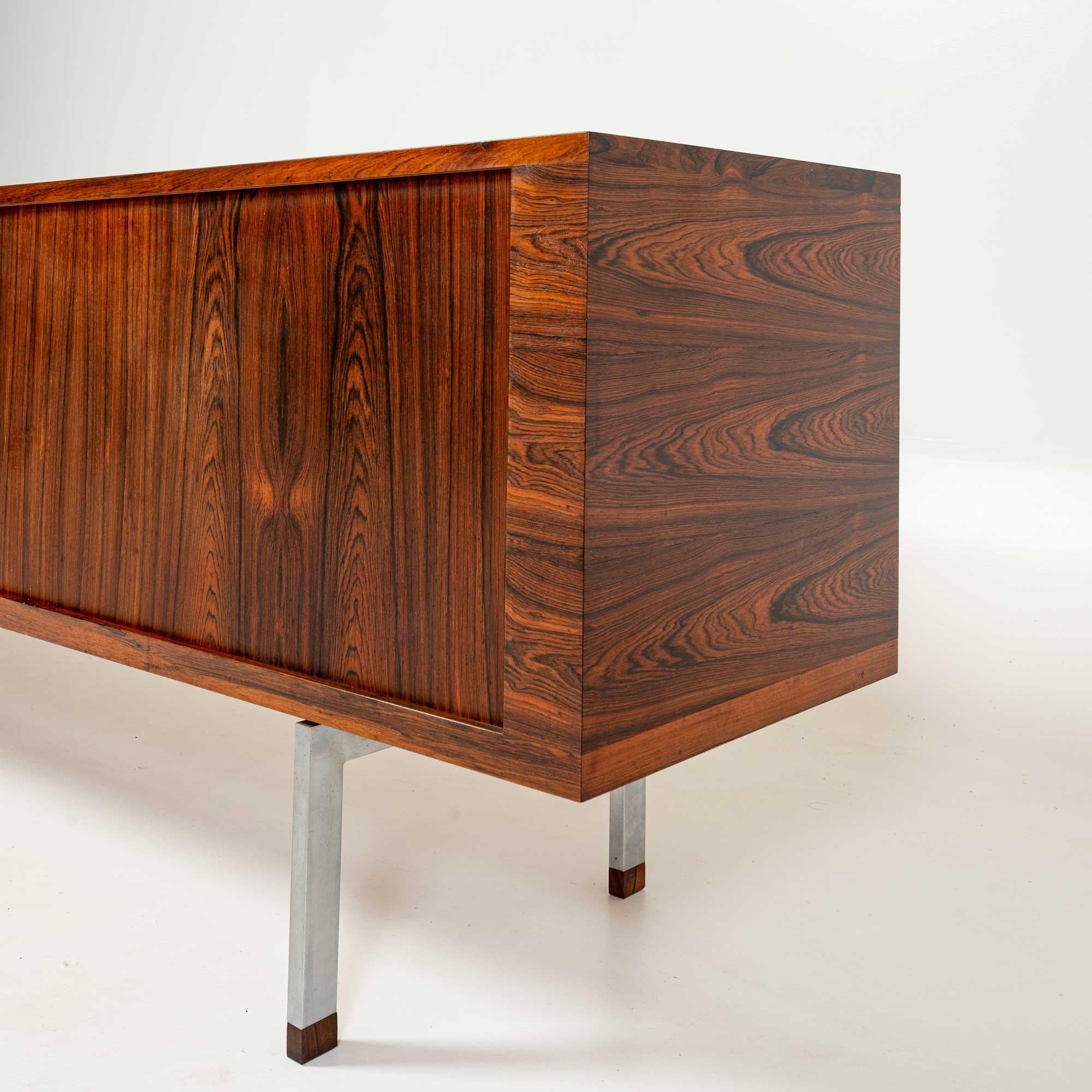 Hans Wegner Ry-25 Rosewood President Sideboard/Credenza Produced by RY Møbler For Sale 1