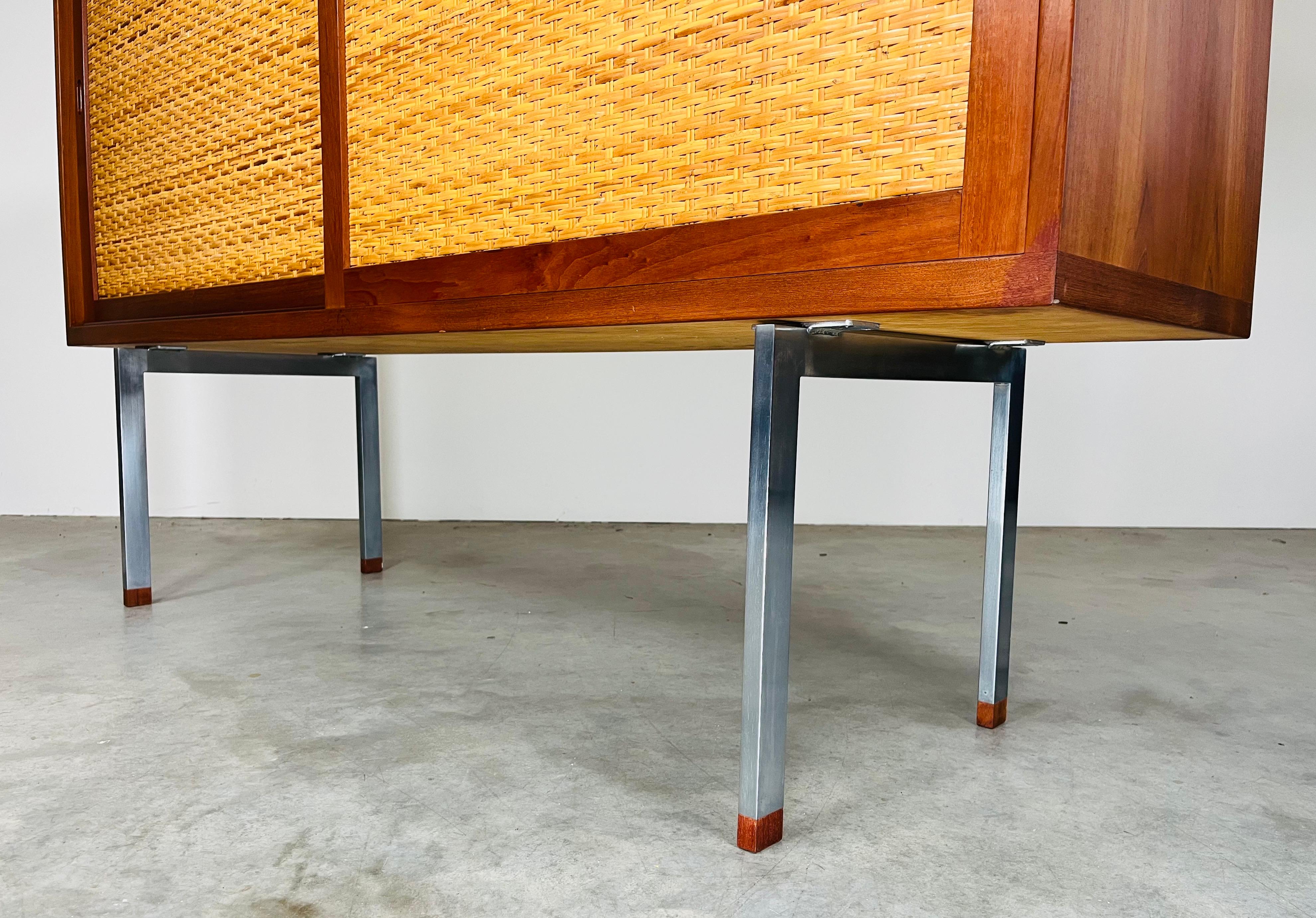Hans Wegner - RY-33 - Buffet en teck, acier, Oak Oak et rotin - Danemark années 1960 en vente 2
