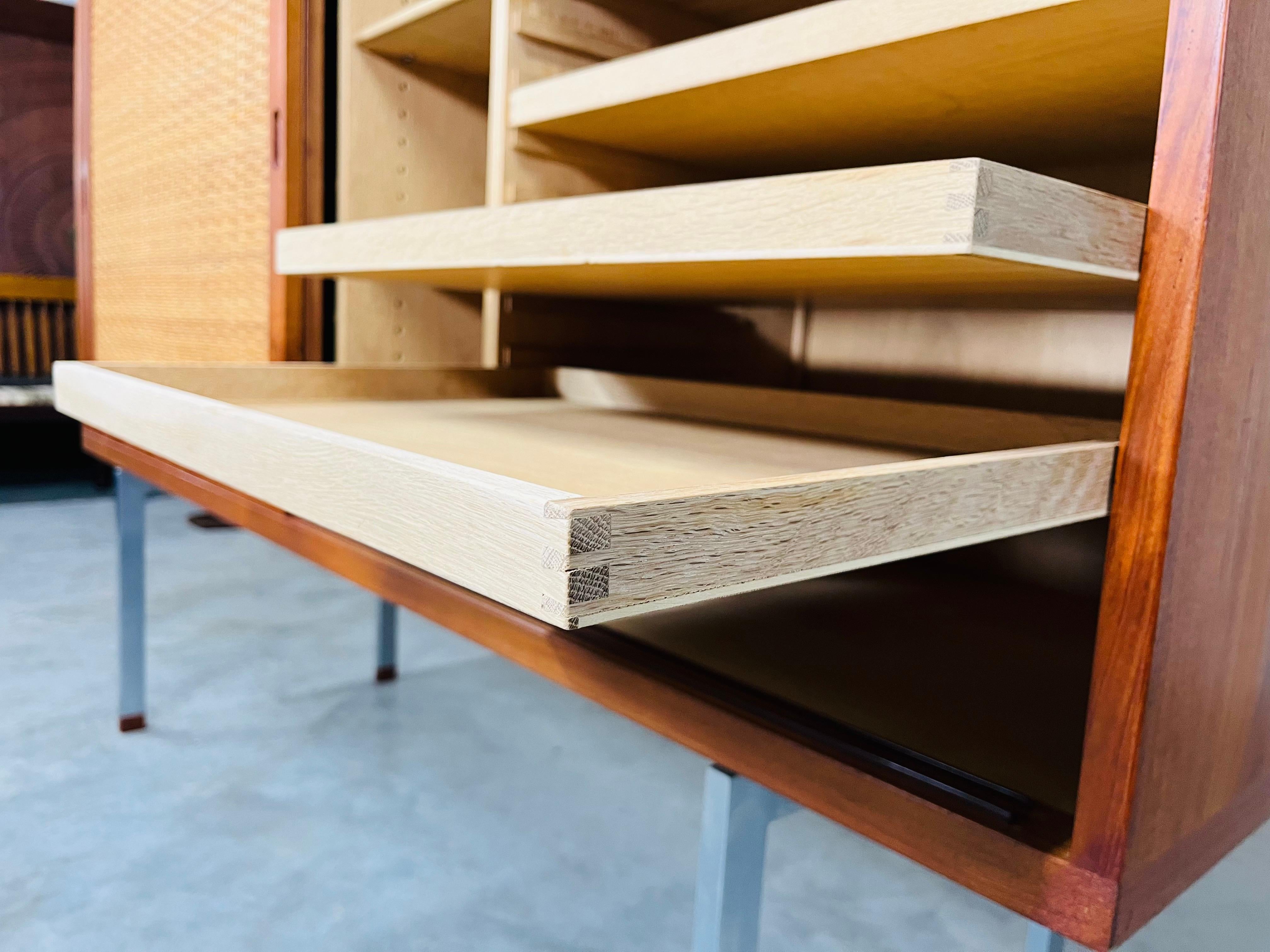 Hans Wegner - RY-33 - Buffet en teck, acier, Oak Oak et rotin - Danemark années 1960 en vente 3