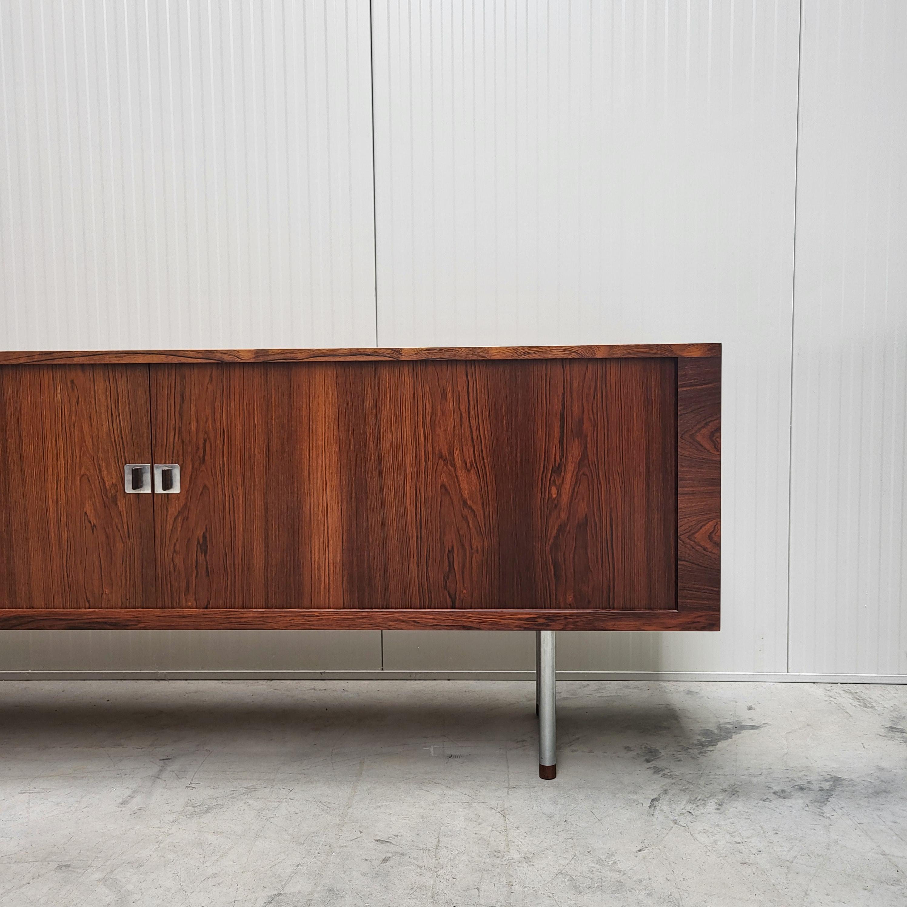 Hans Wegner RY25 Walnut Sideboard Credenza by RY Mobler 1970 In Good Condition In Aachen, NW