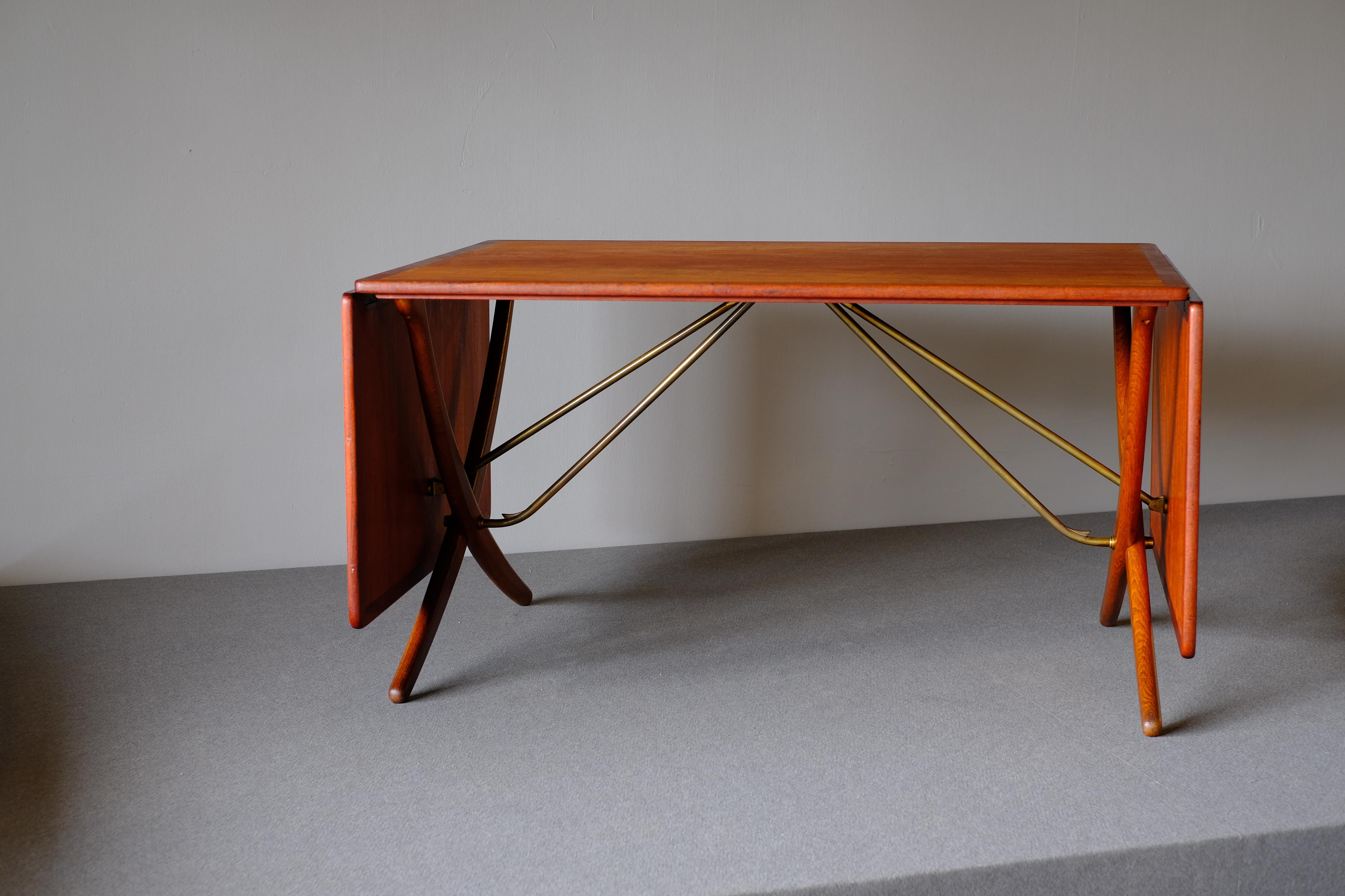 Scandinavian Modern Hans Wegner Sabre-Leg Table in Teak