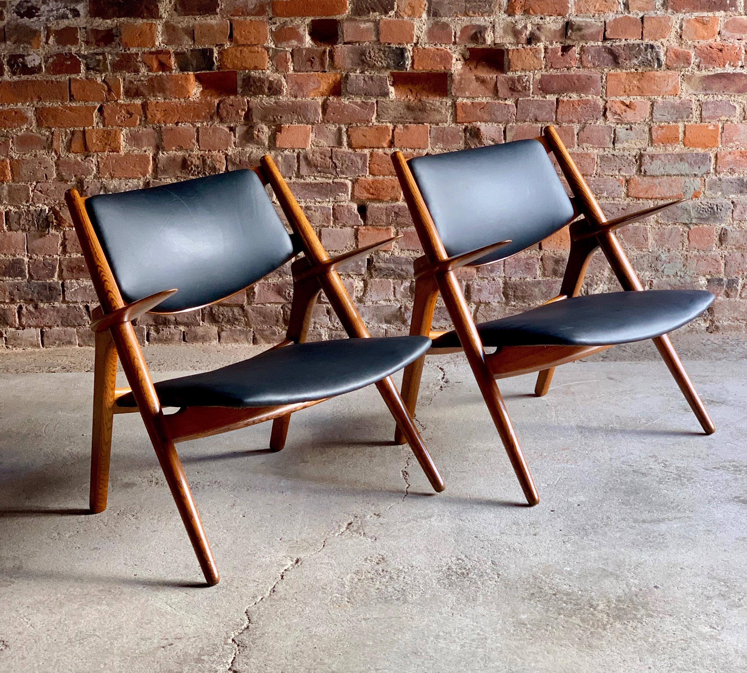 Hans Wegner Sawbuck Chairs Pair Model CH-28 by Carl Hansen 1950s 7