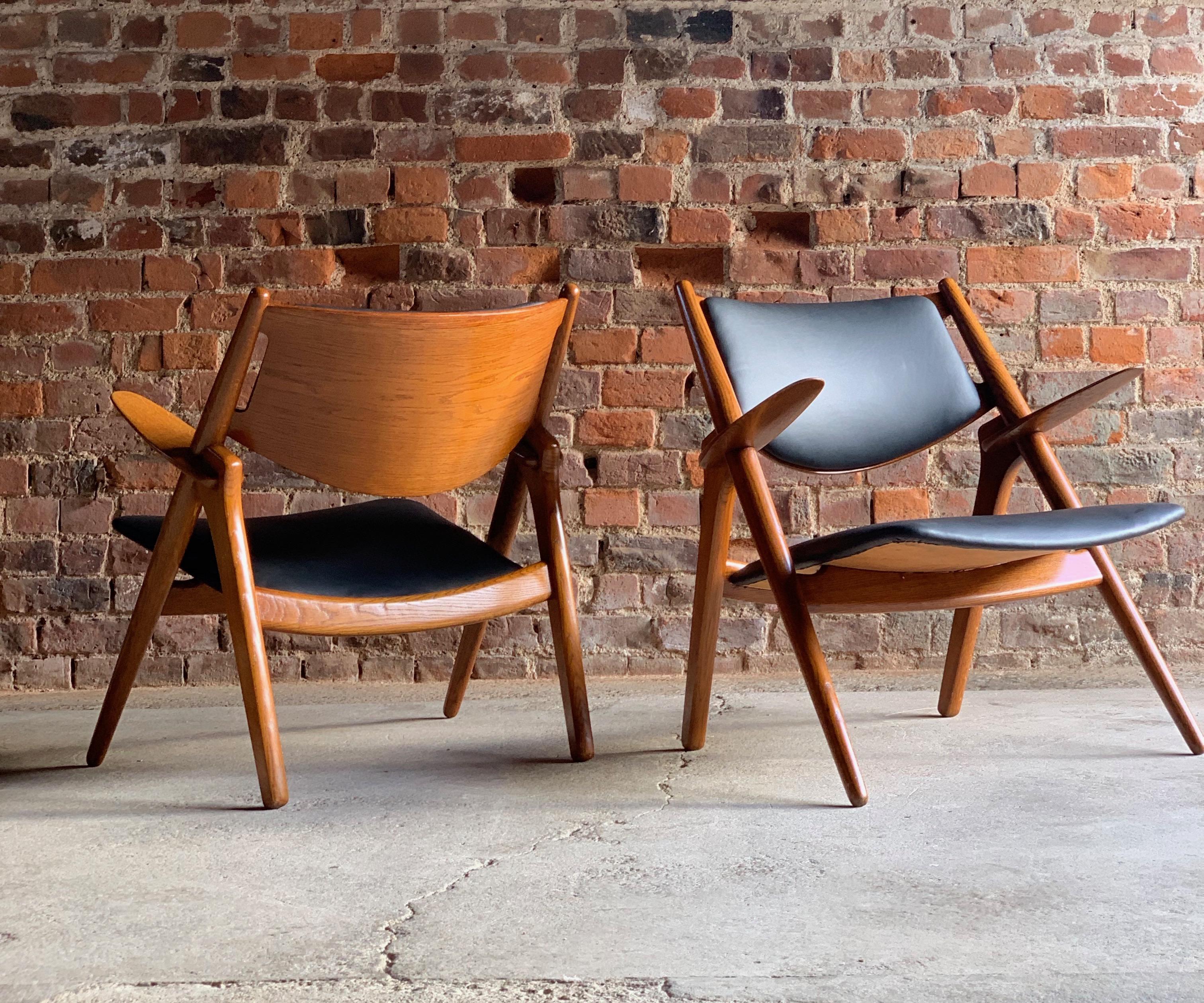 Magnificent pair of original CH-28 oak sawbuck lounge chairs by Hans J. Wegner for Carl Hansen and Son, Denmark, circa 1950s, both chairs is offered in superb condition.



Manufacturer: Carl Hansen & Søn
Designer: Hans J. Wegner
Country: