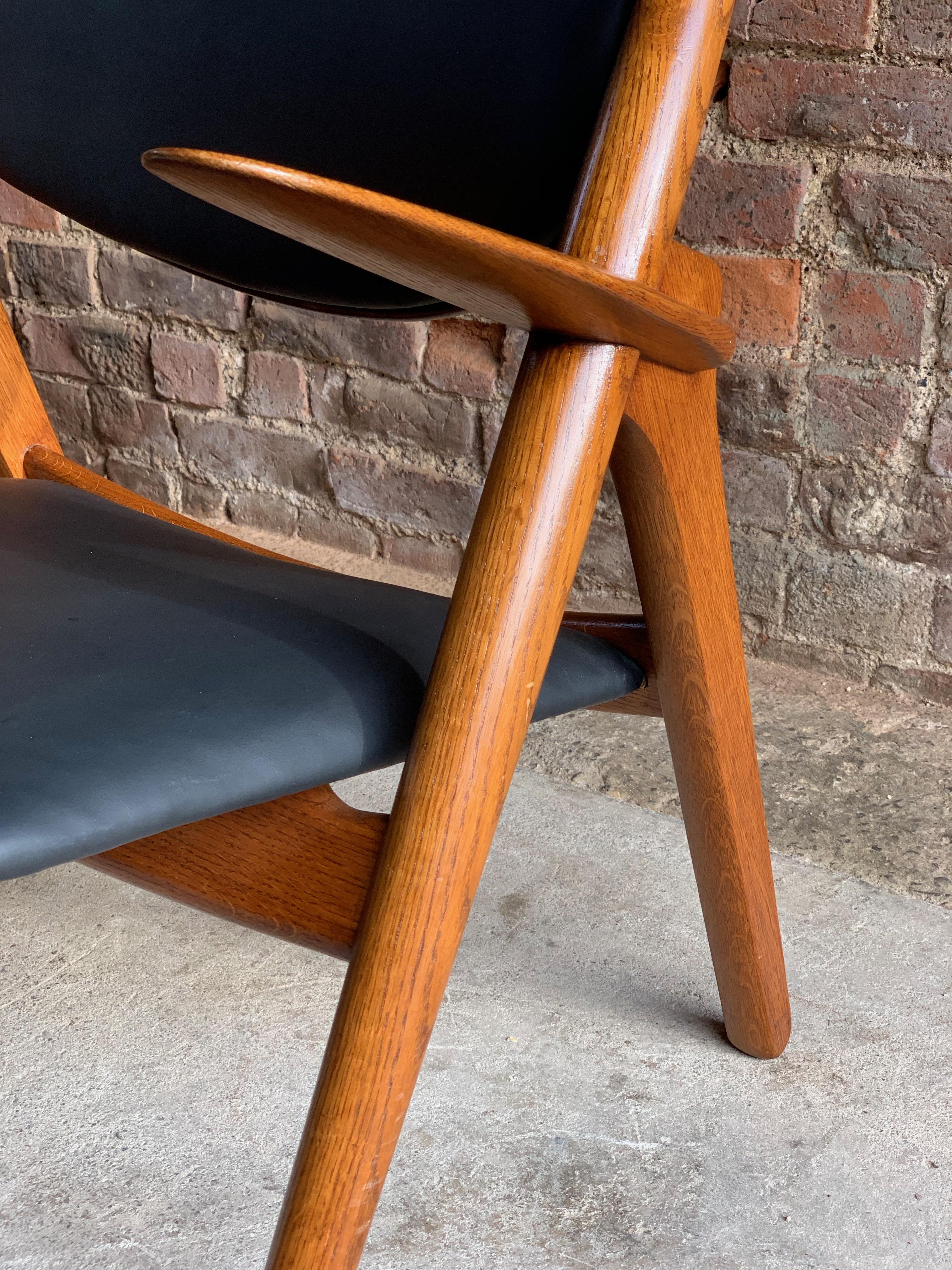 Hans Wegner Sawbuck Chairs Pair Model CH-28 by Carl Hansen 1950s im Zustand „Gut“ in Longdon, Tewkesbury